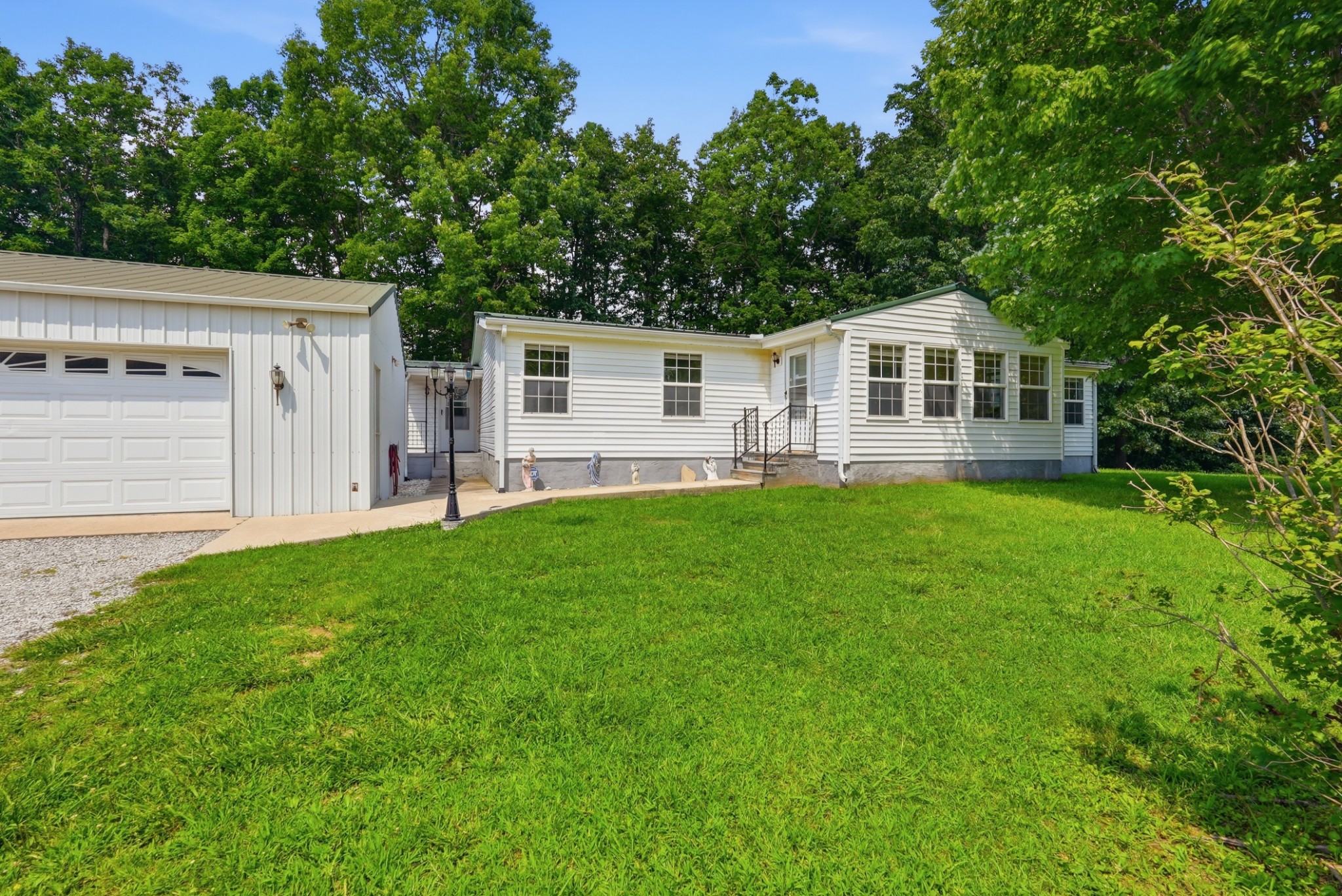 1031 Laurelwood Dr Property Photo 1