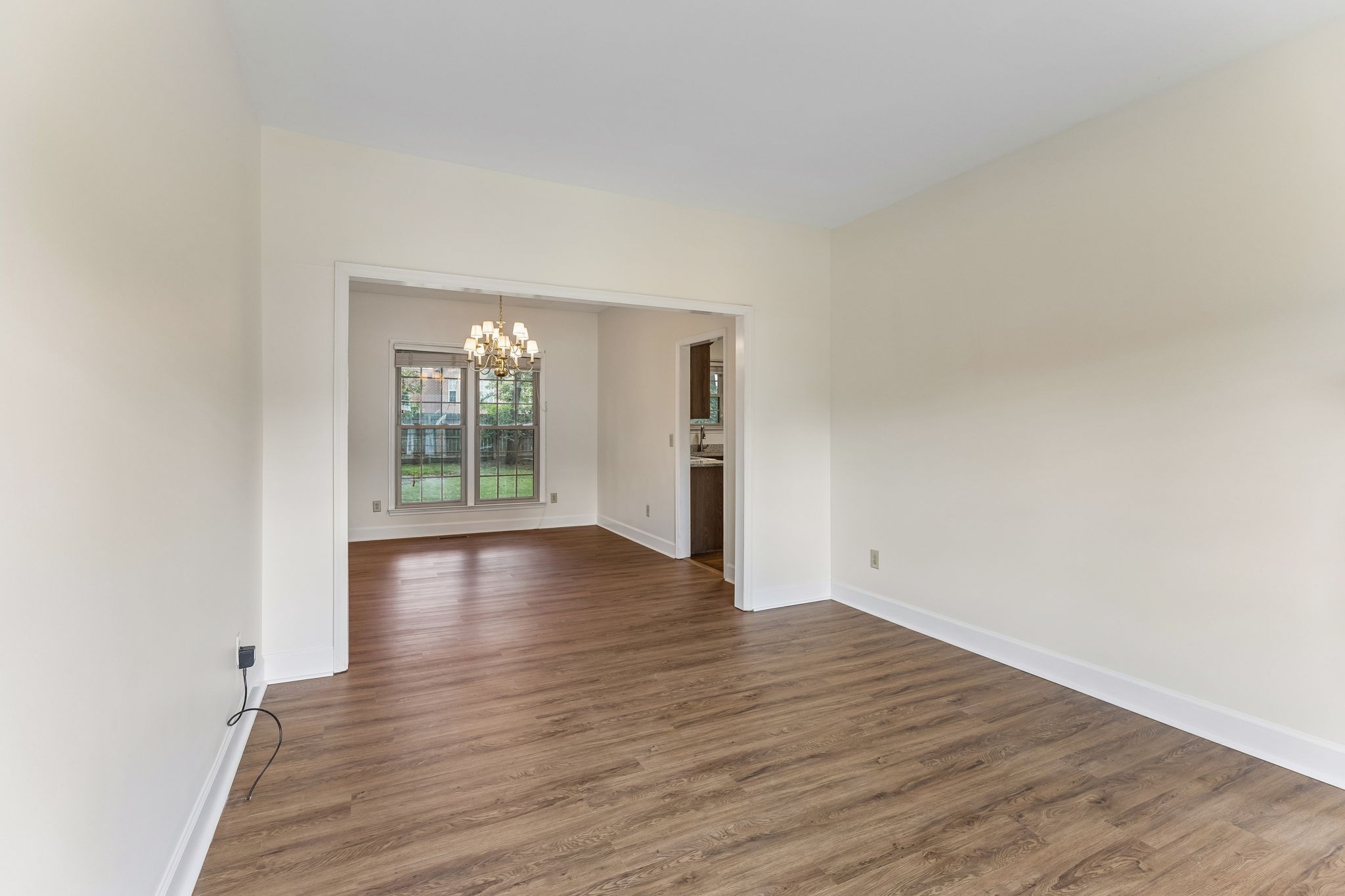 4348 Cambridge Dr Property Photo 6