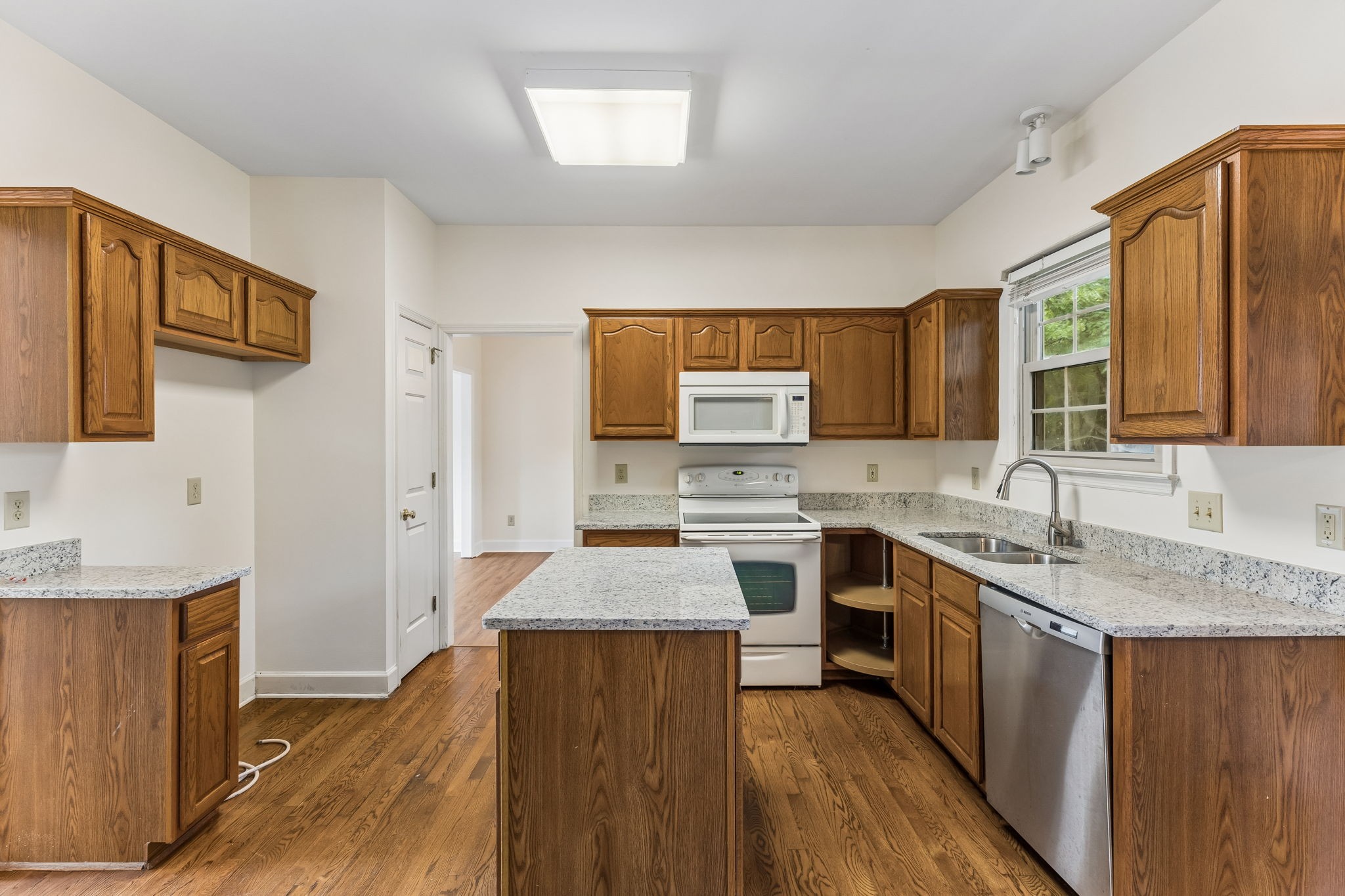 4348 Cambridge Dr Property Photo 10