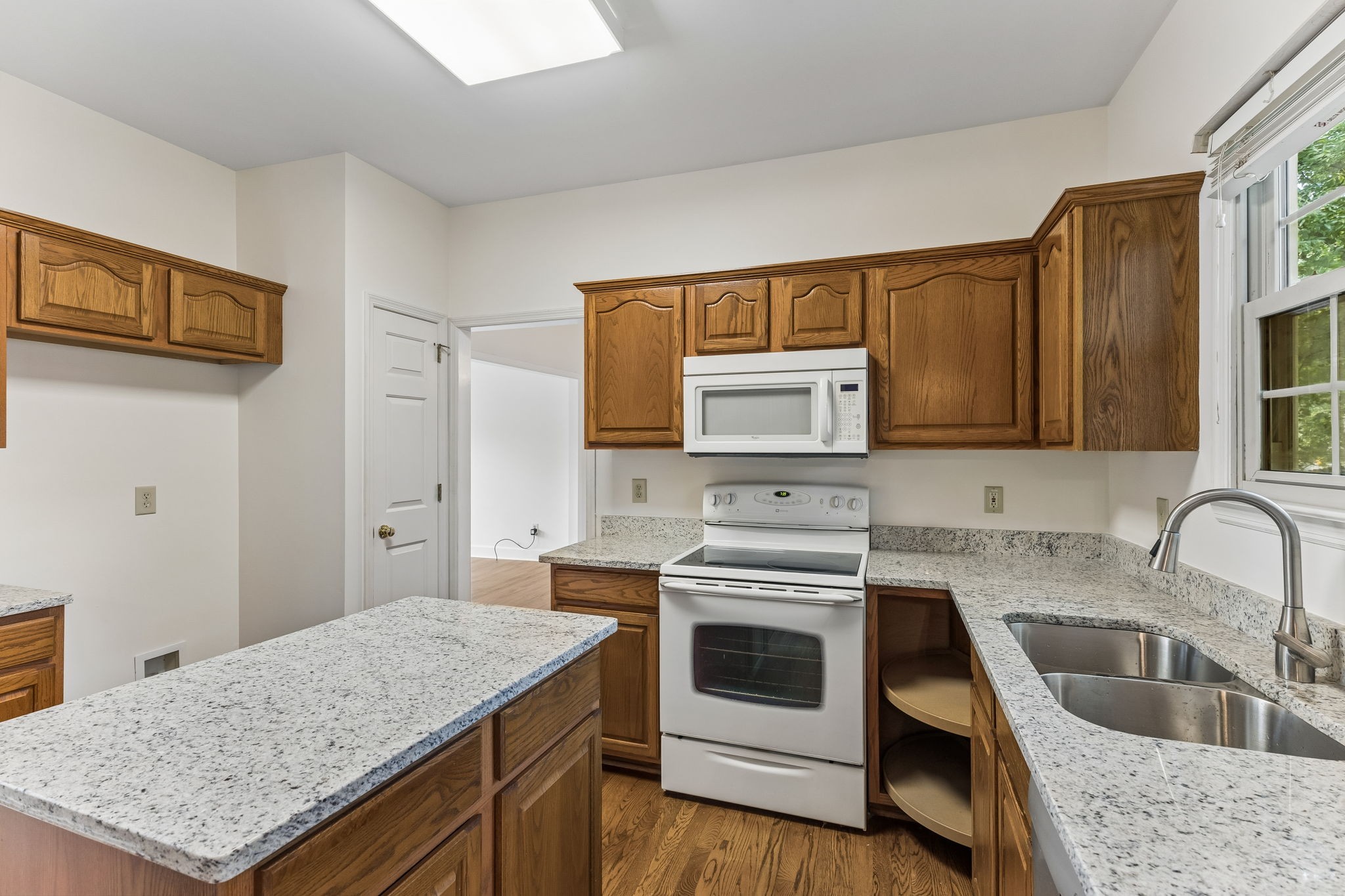 4348 Cambridge Dr Property Photo 11