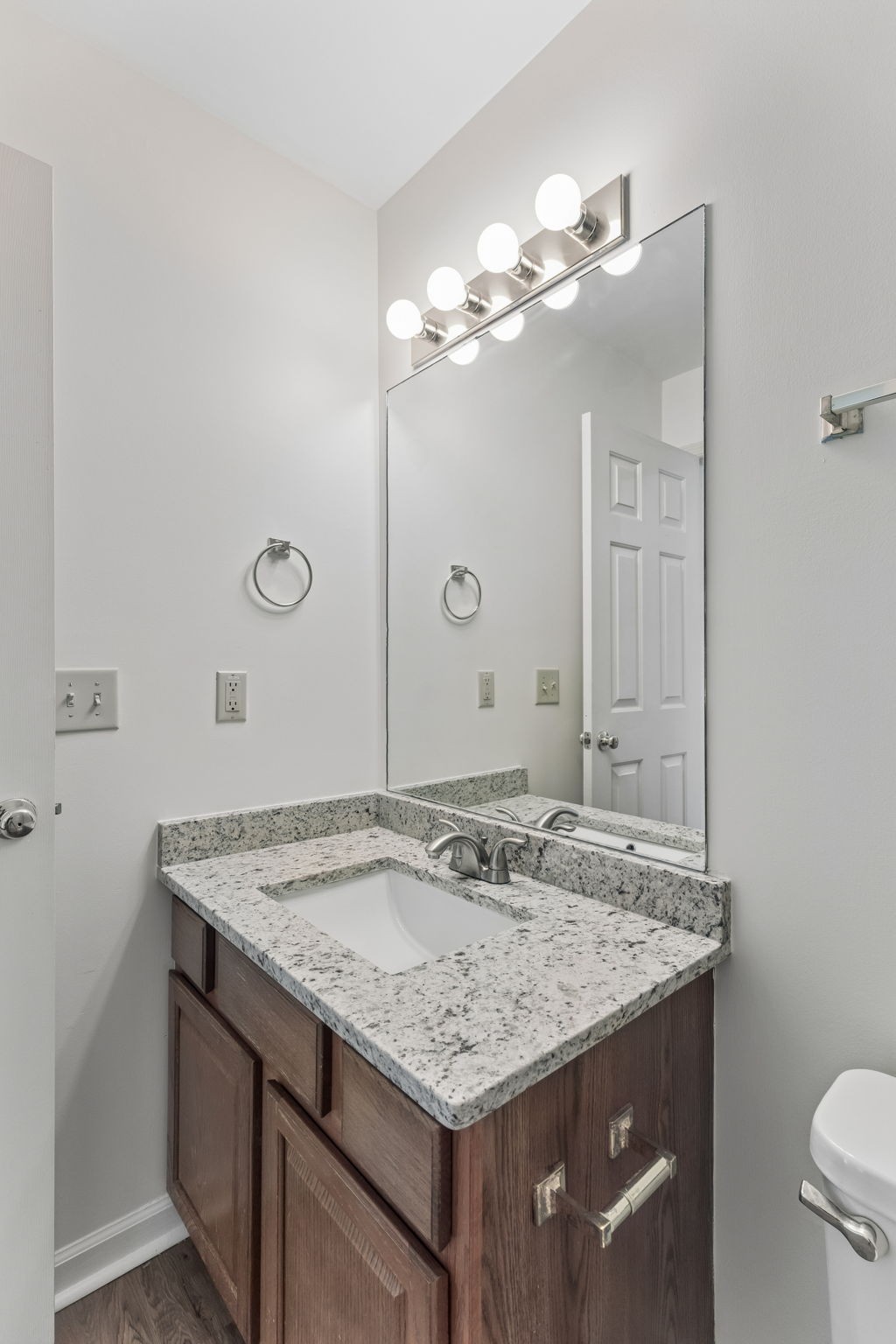4348 Cambridge Dr Property Photo 23