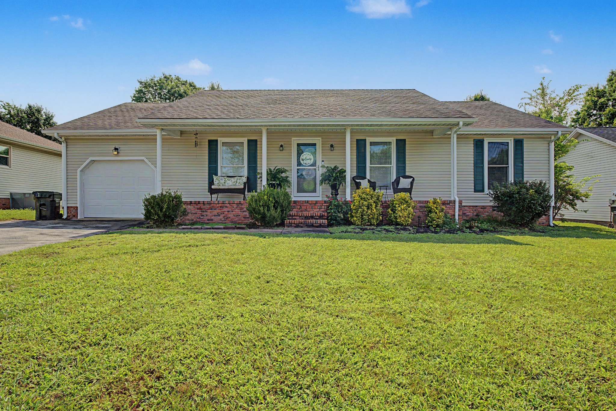 583 Winchester Dr Property Photo 1