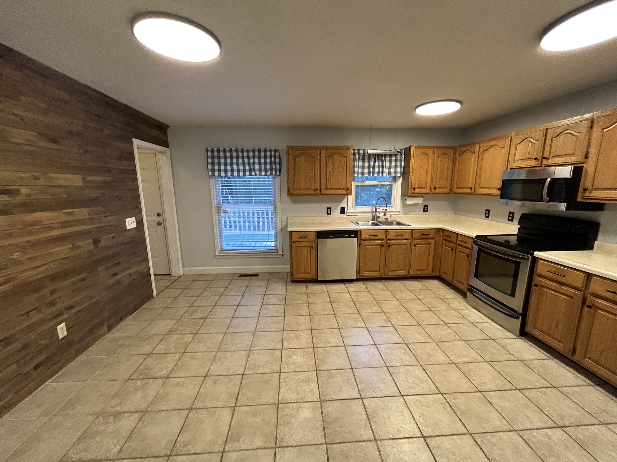 106 Shore Dr Property Photo 18