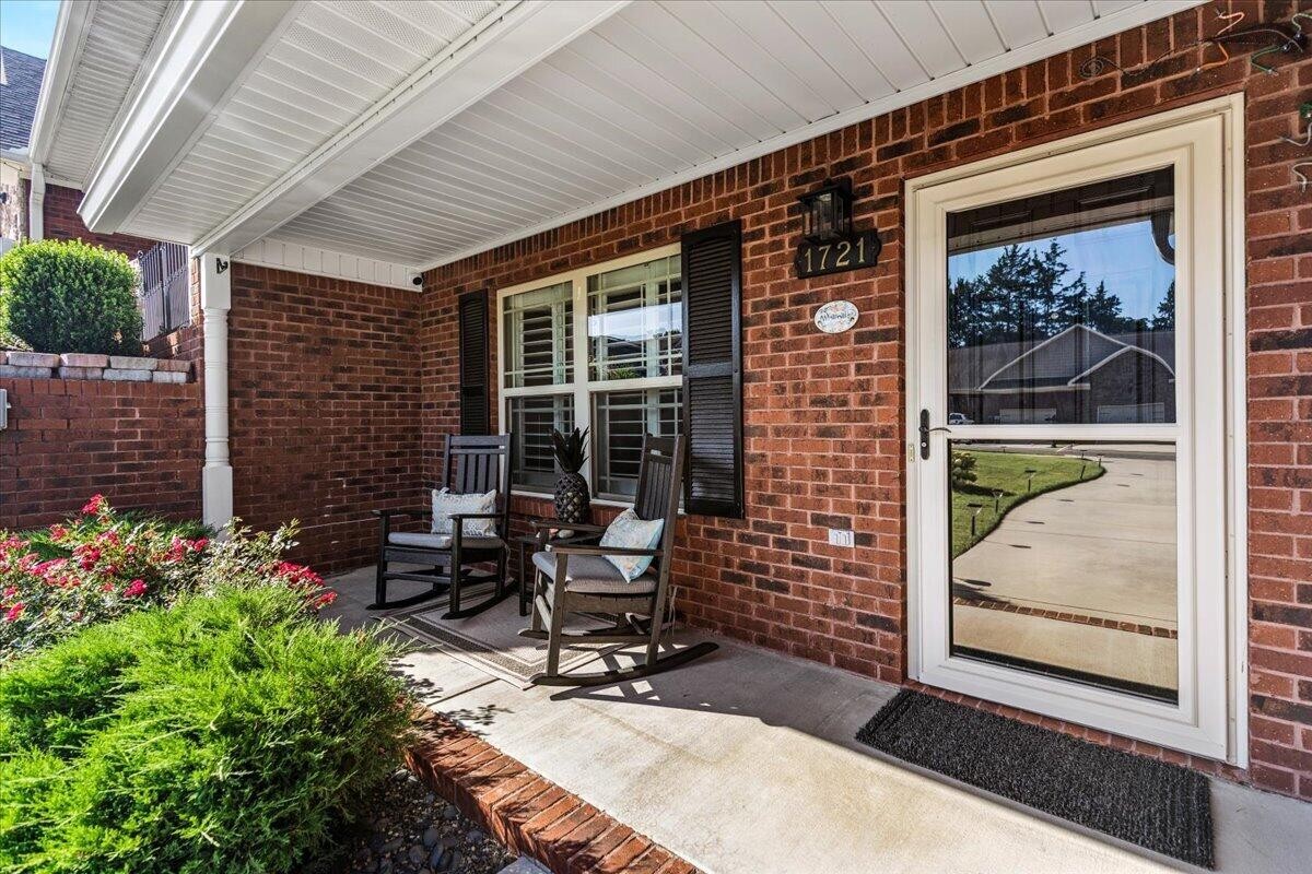 1721 Chelsa Drive, Ne Property Photo 3