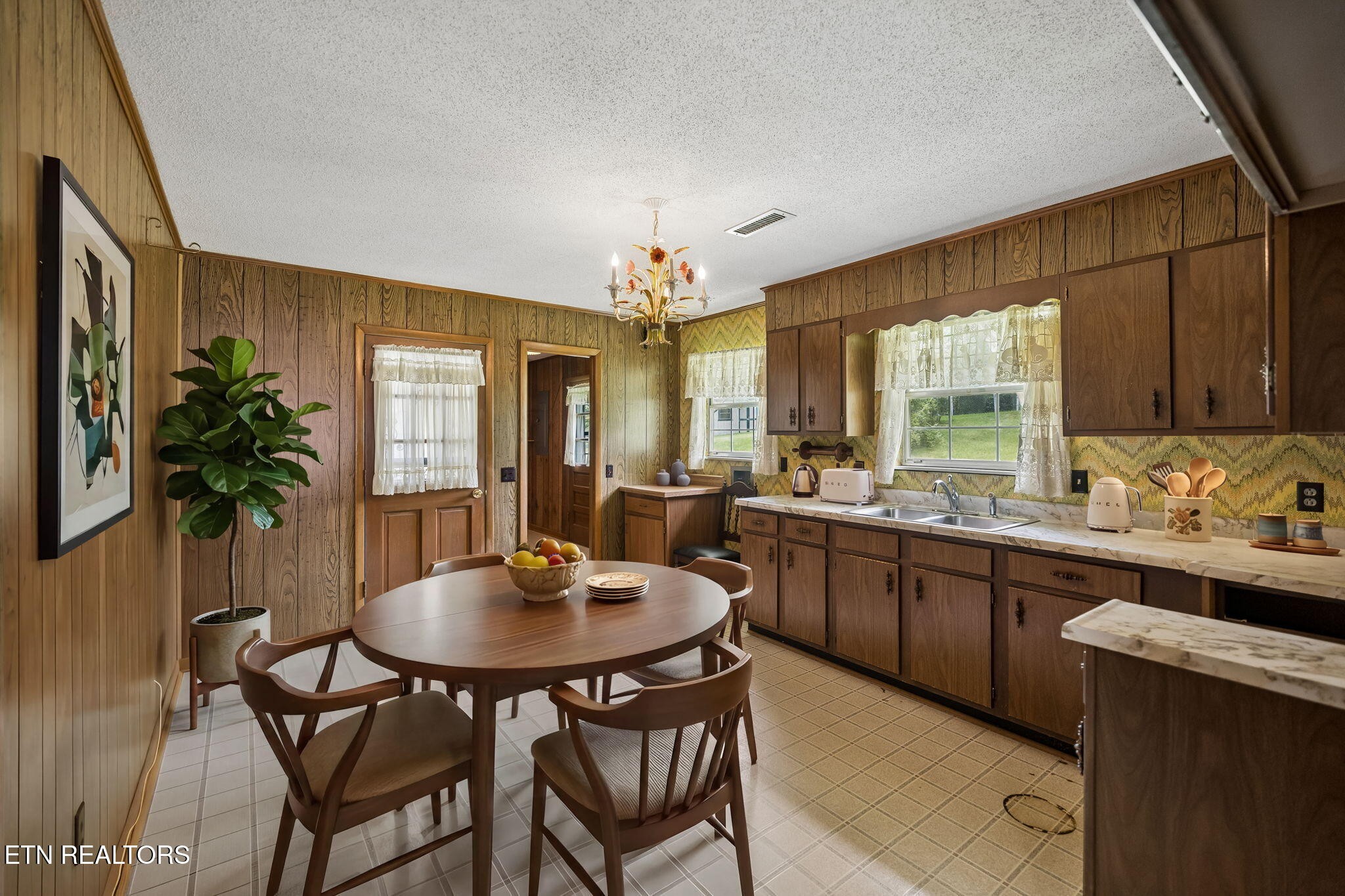 521 E Sunset Property Photo 4