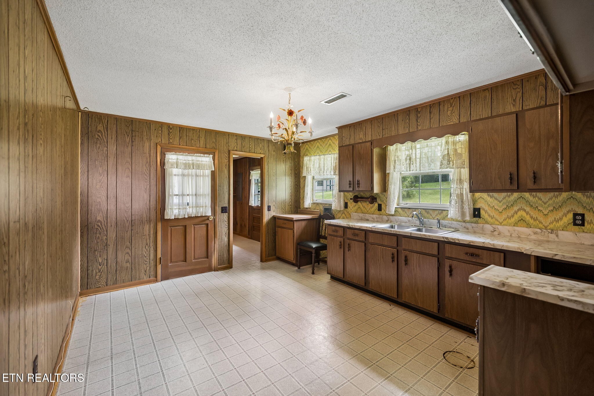 521 E Sunset Property Photo 5