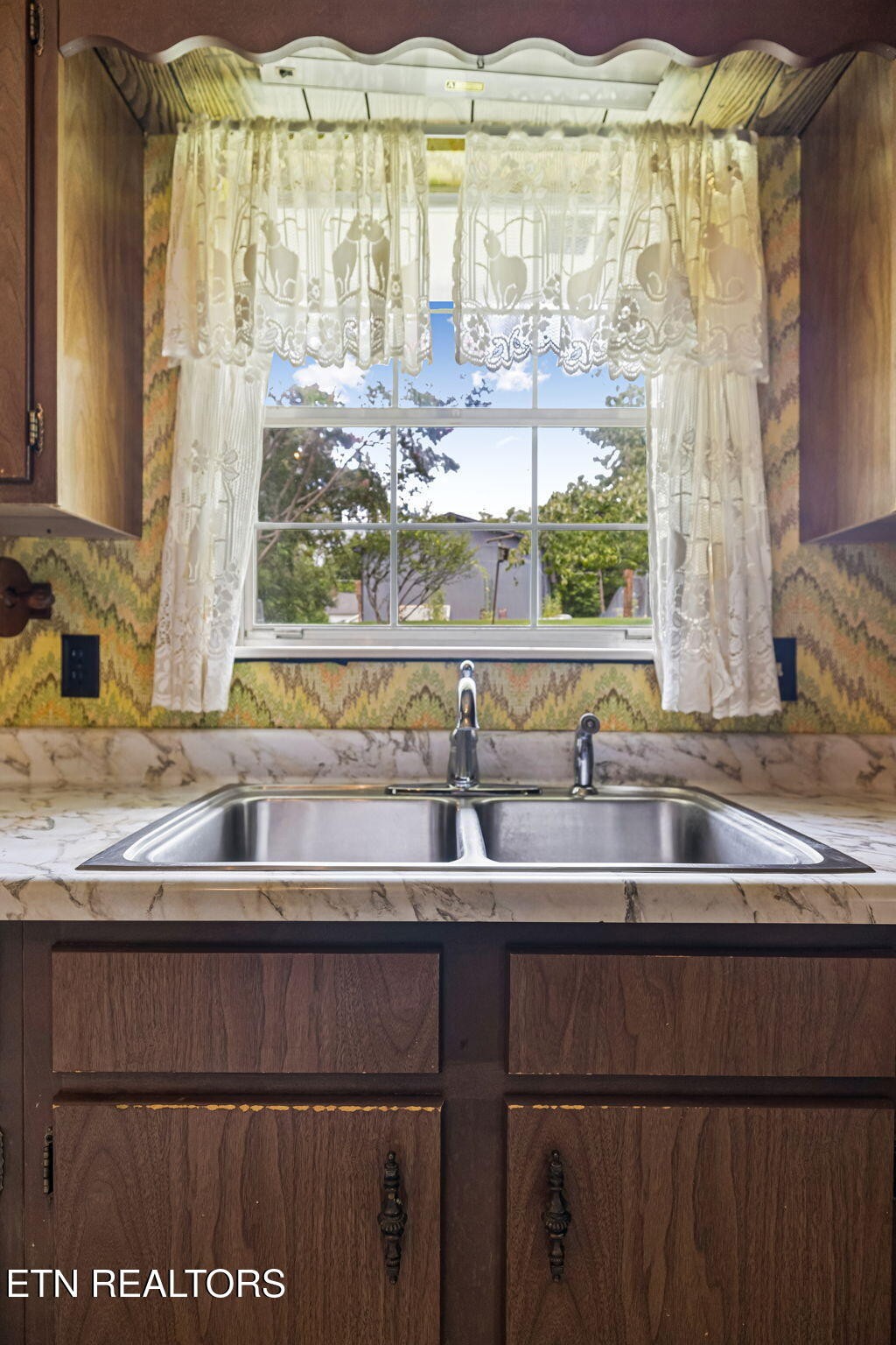 521 E Sunset Property Photo 6