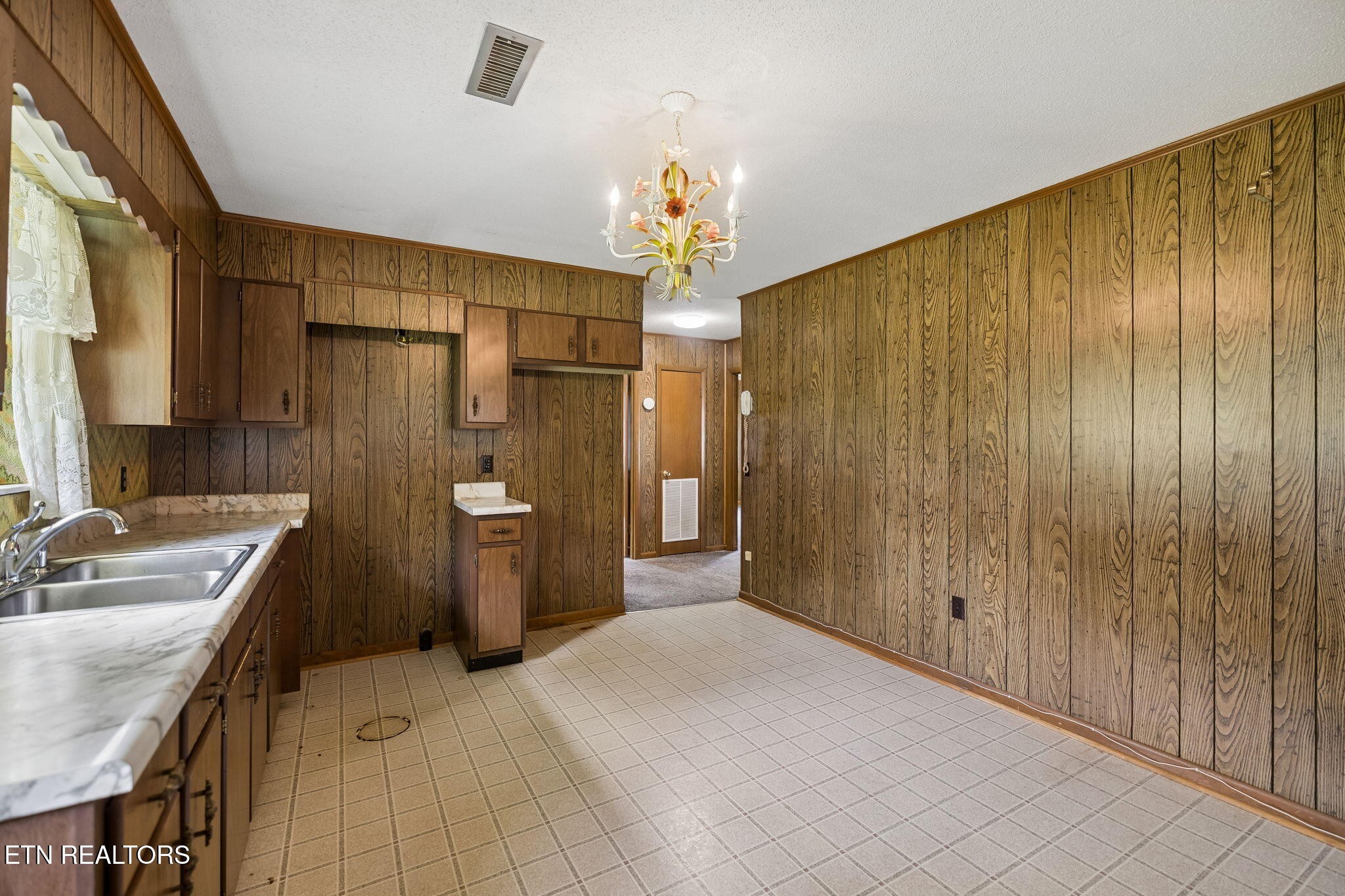 521 E Sunset Property Photo 7