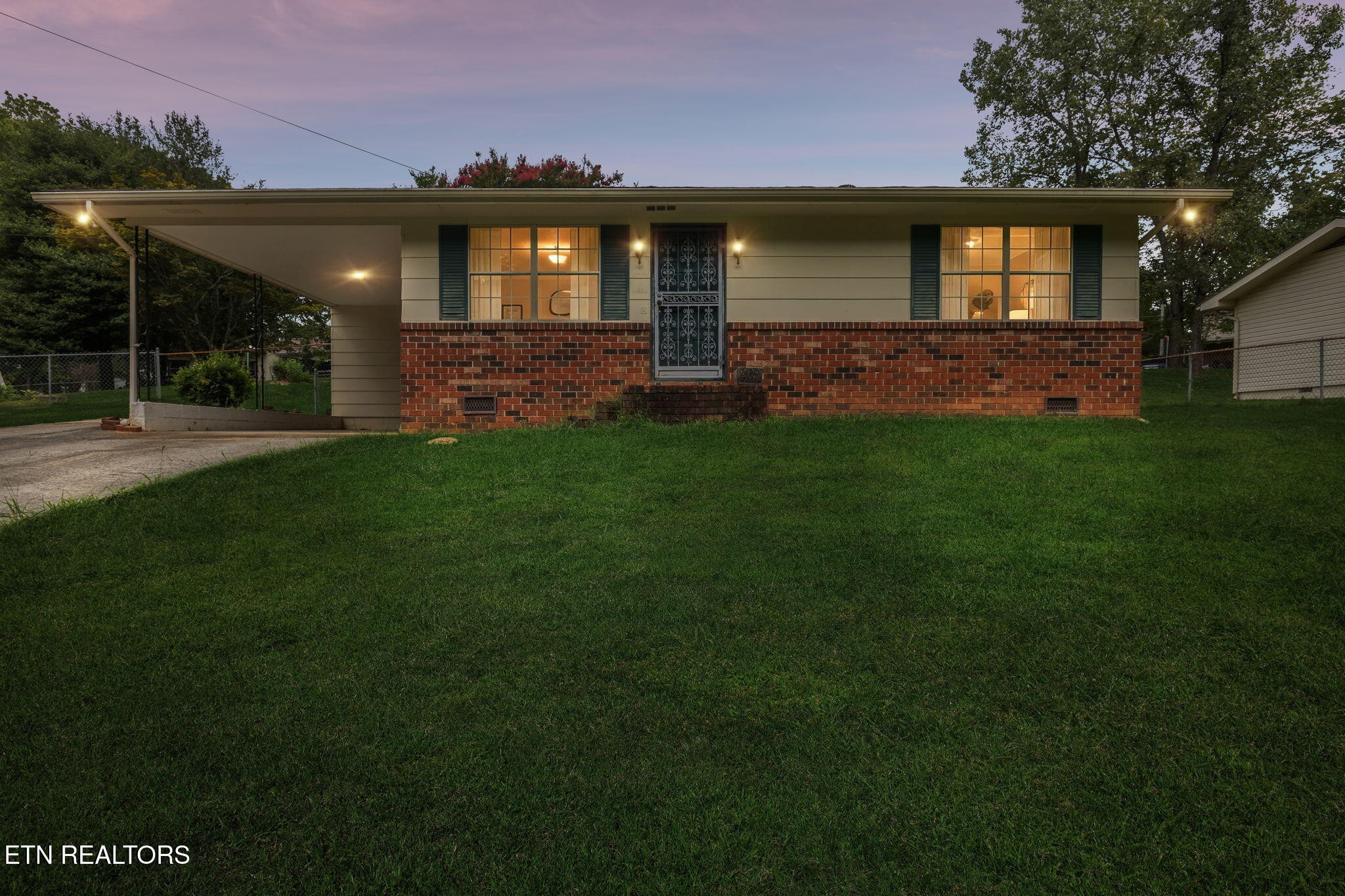 521 E Sunset Property Photo 33