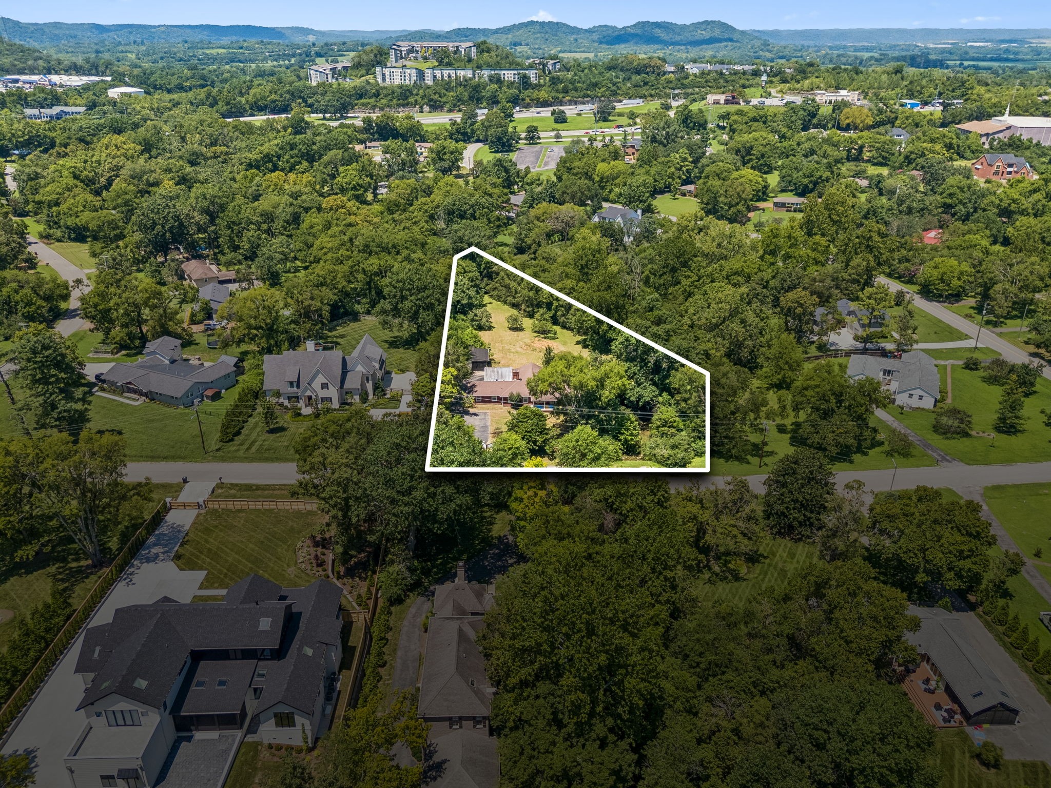 725 Newberry Rd Property Photo 1