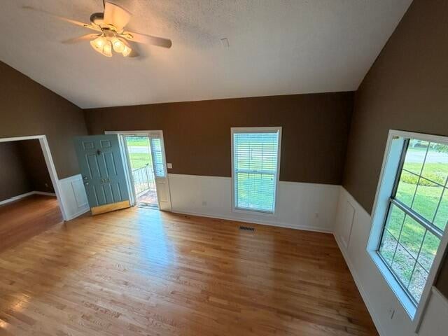 313 Dawn Dr Property Photo 4