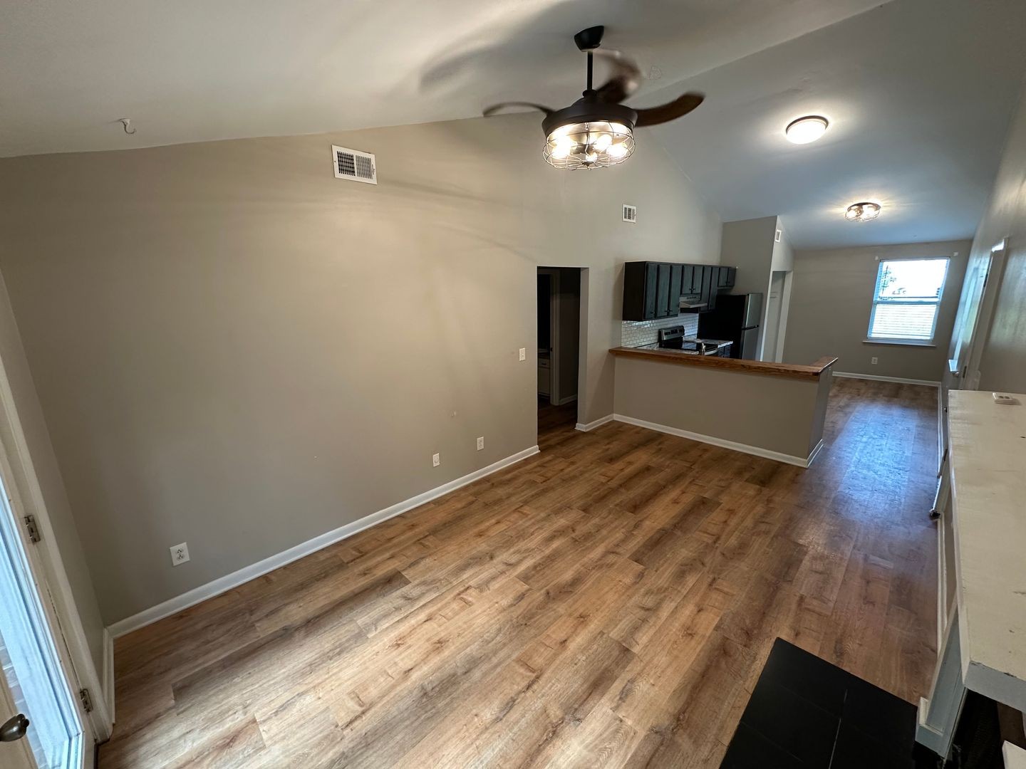 4630 Woodside Dr Property Photo 2