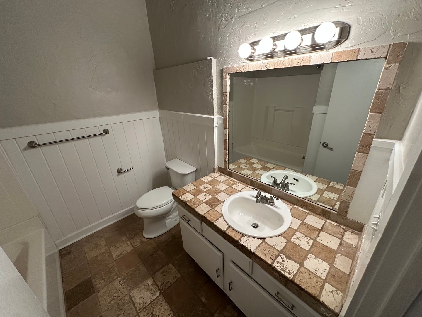 4630 Woodside Dr Property Photo 9