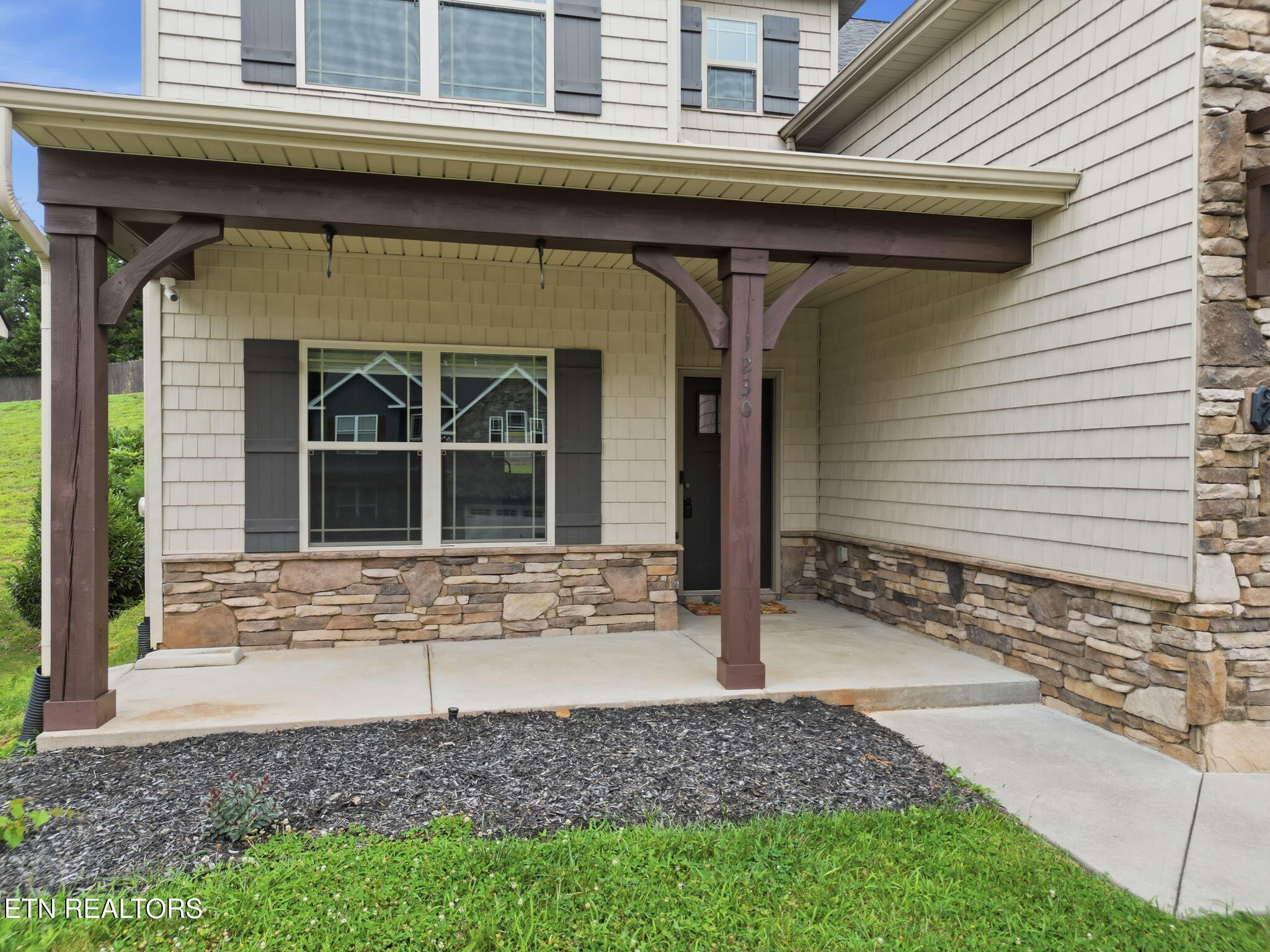 1230 Peake Lane Property Photo 4