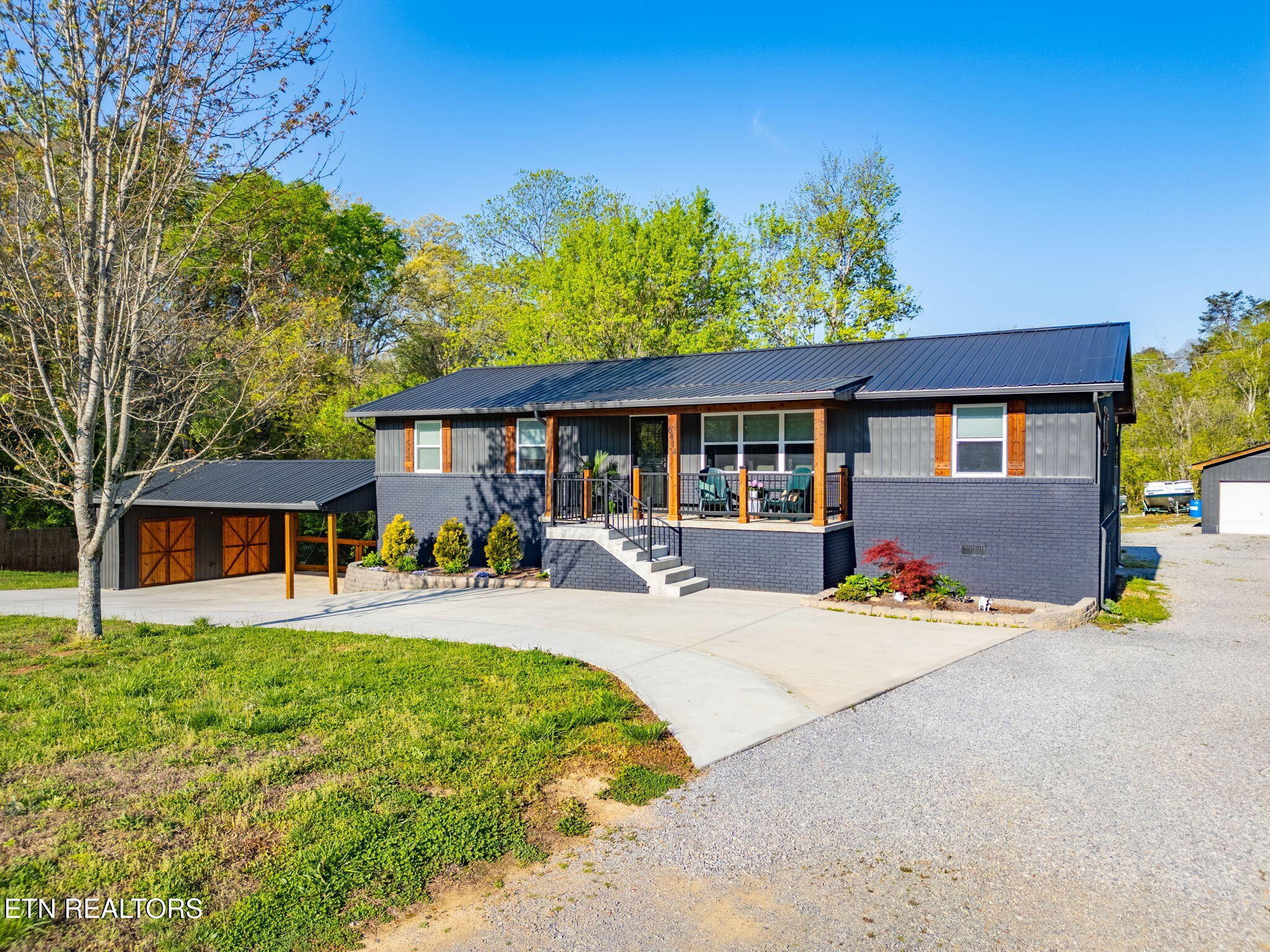 6414 Pine Grove Rd Property Photo 1