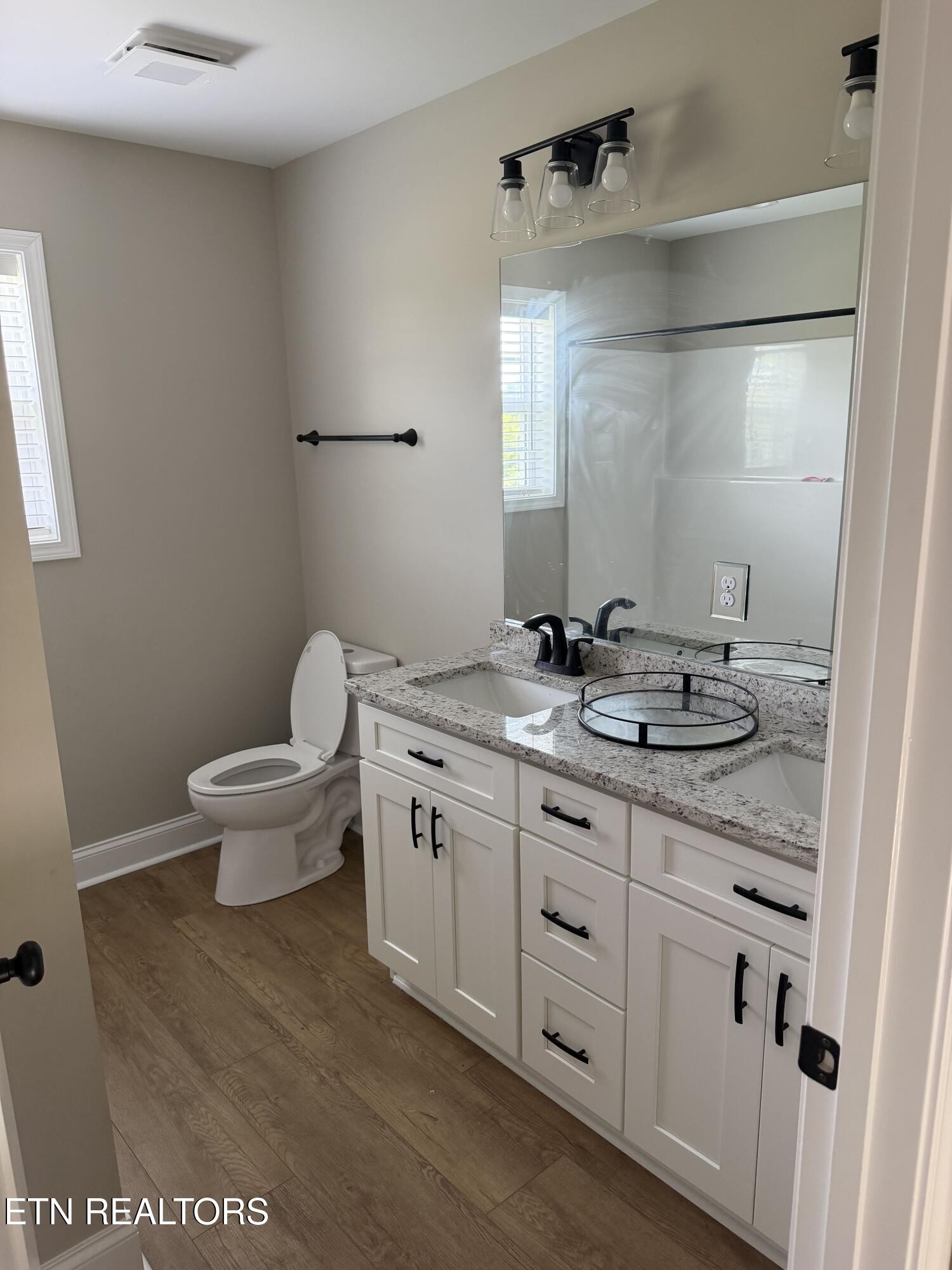 334 N Wright Rd Property Photo 18