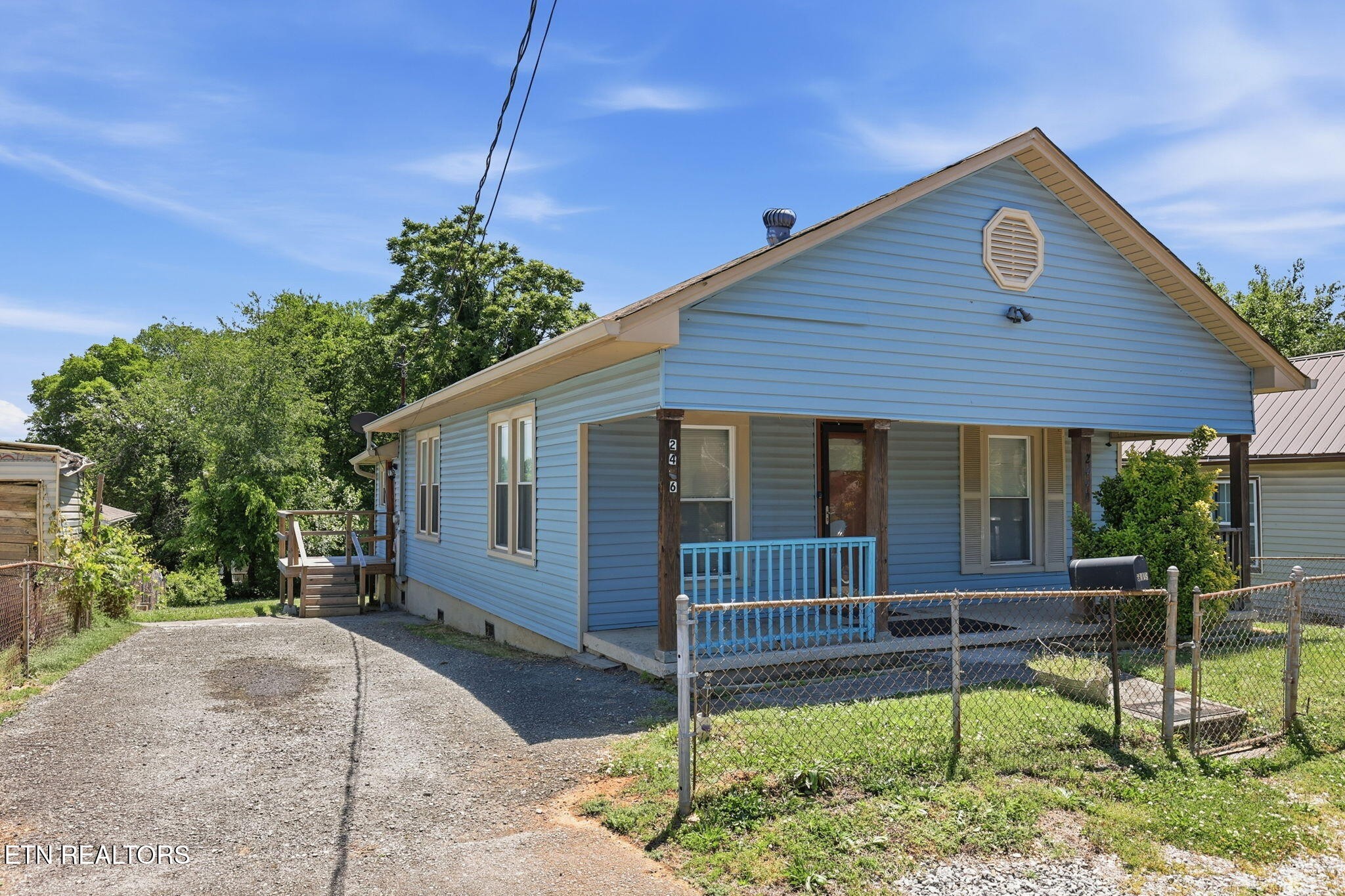 2446 Brown Ave Property Photo 3