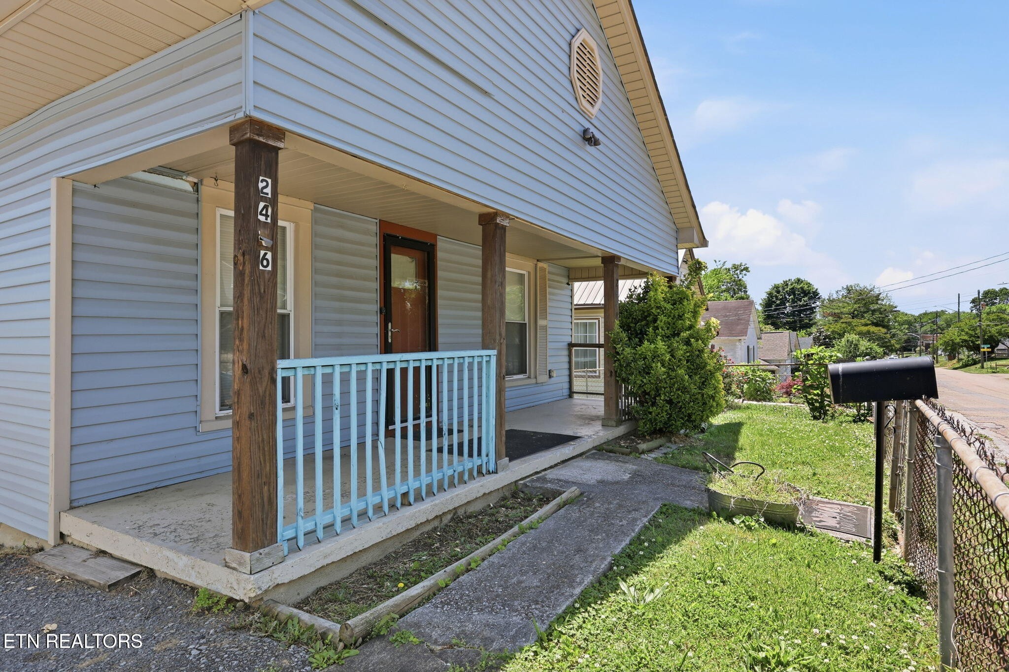 2446 Brown Ave Property Photo 4