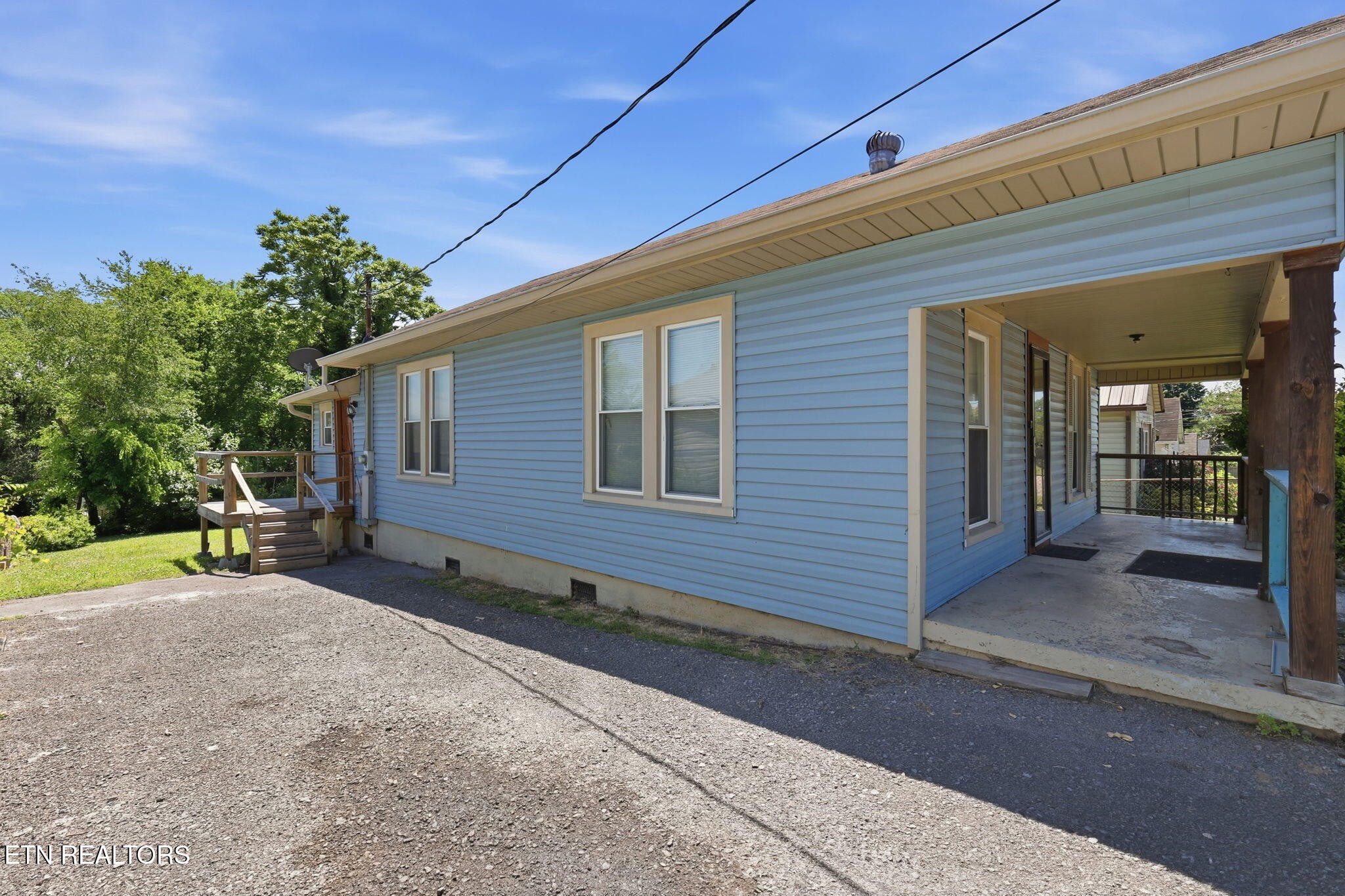 2446 Brown Ave Property Photo 6