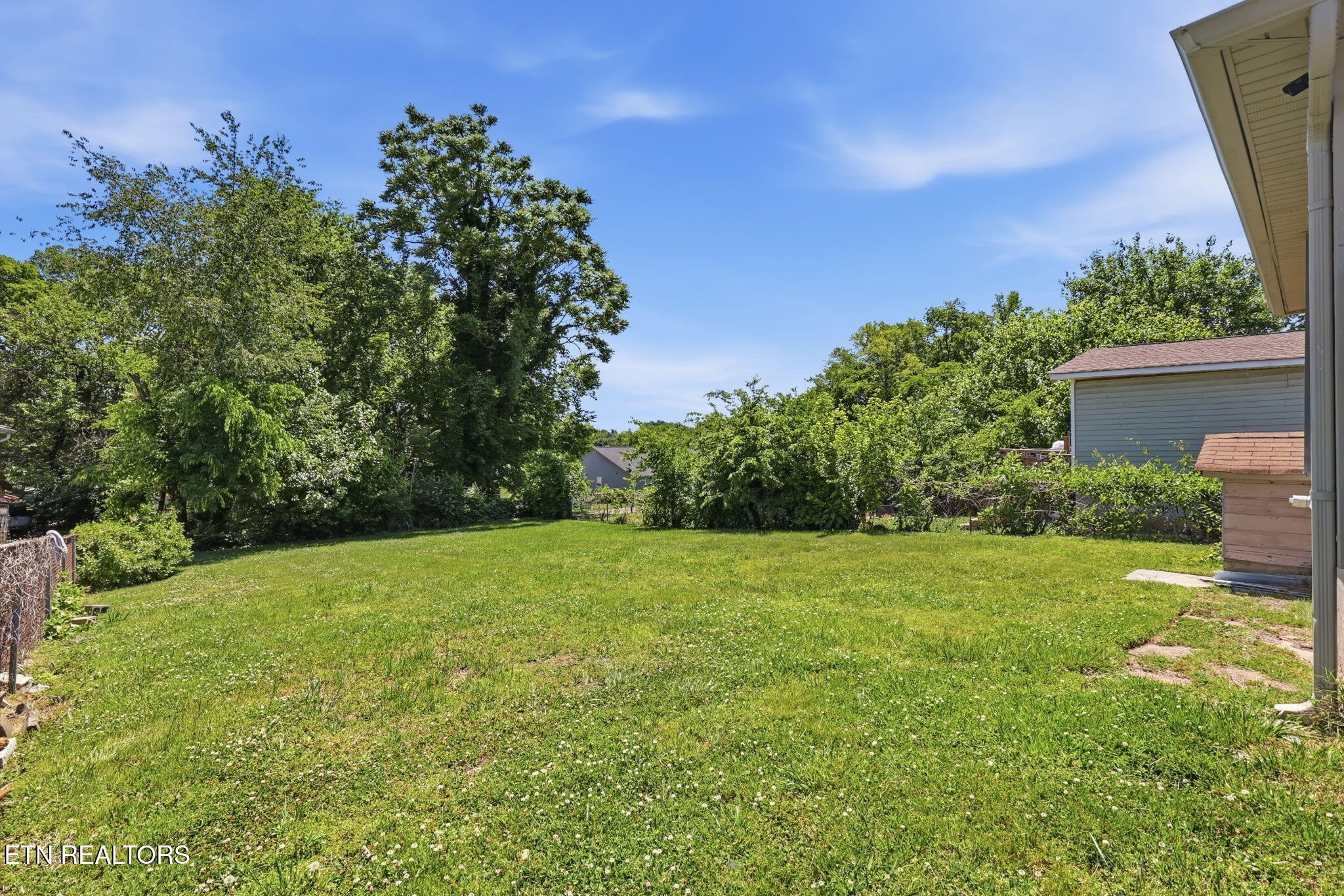 2446 Brown Ave Property Photo 8
