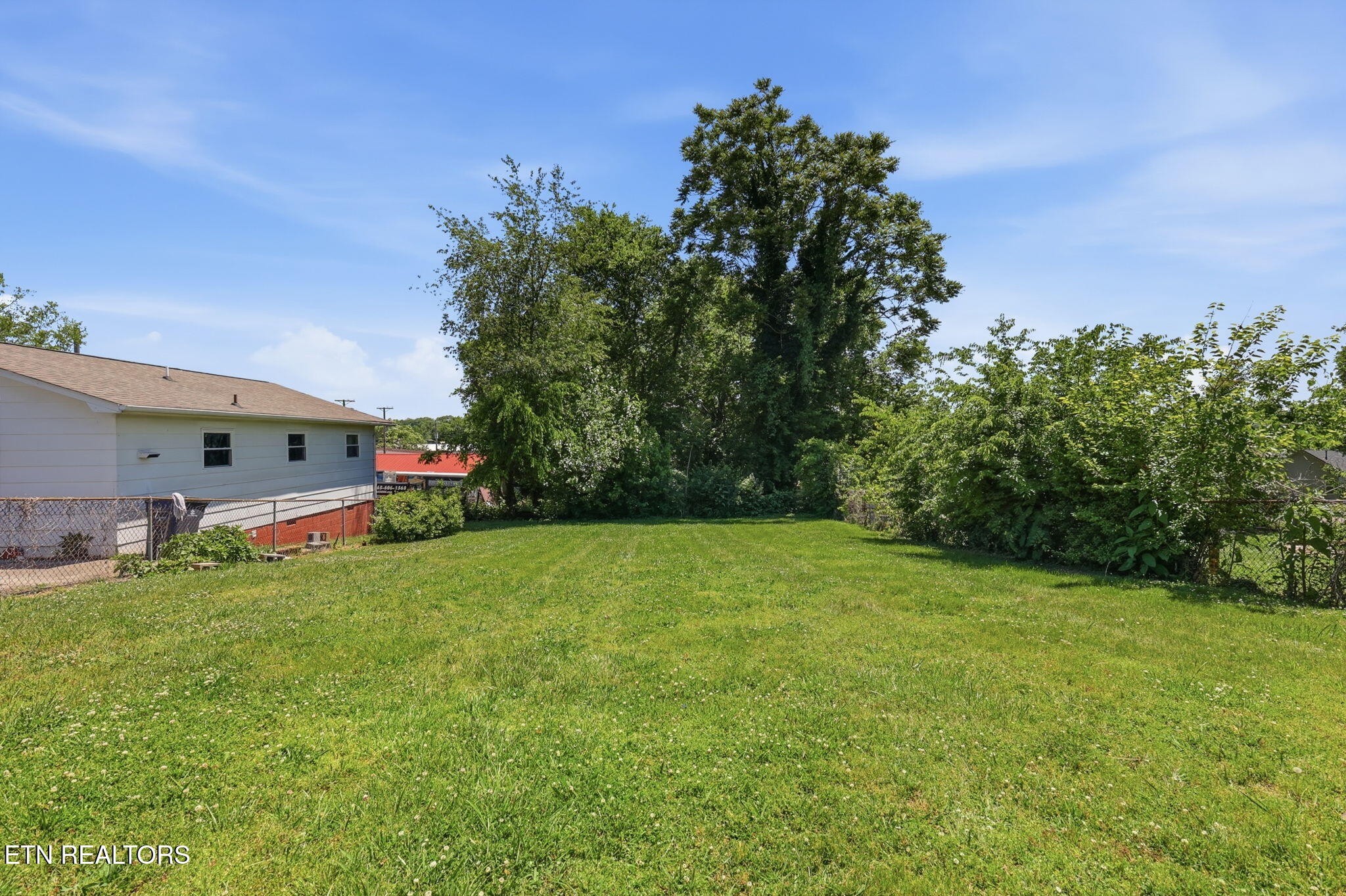 2446 Brown Ave Property Photo 9