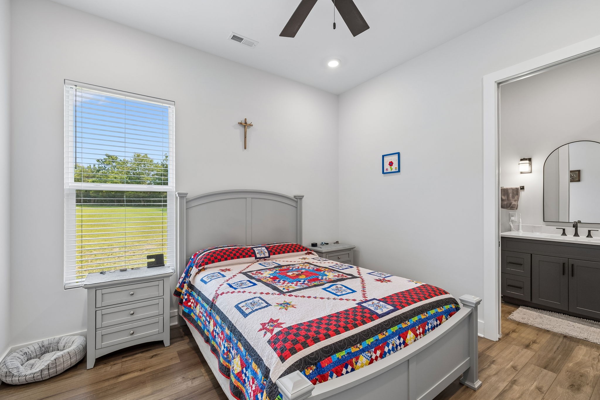 102 Silver Dollar St Property Photo 31