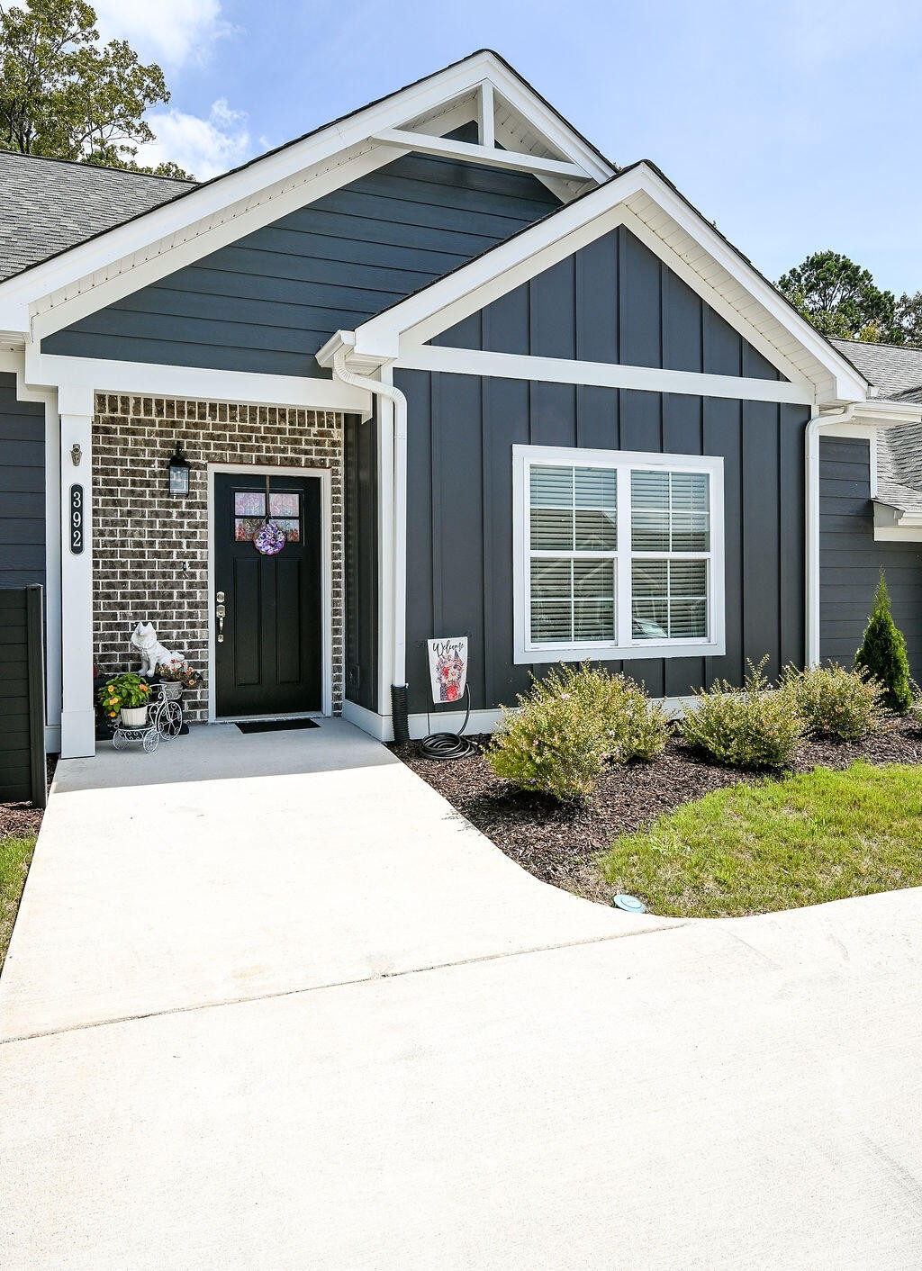 392 Ne Bellingham Drive Property Photo 1