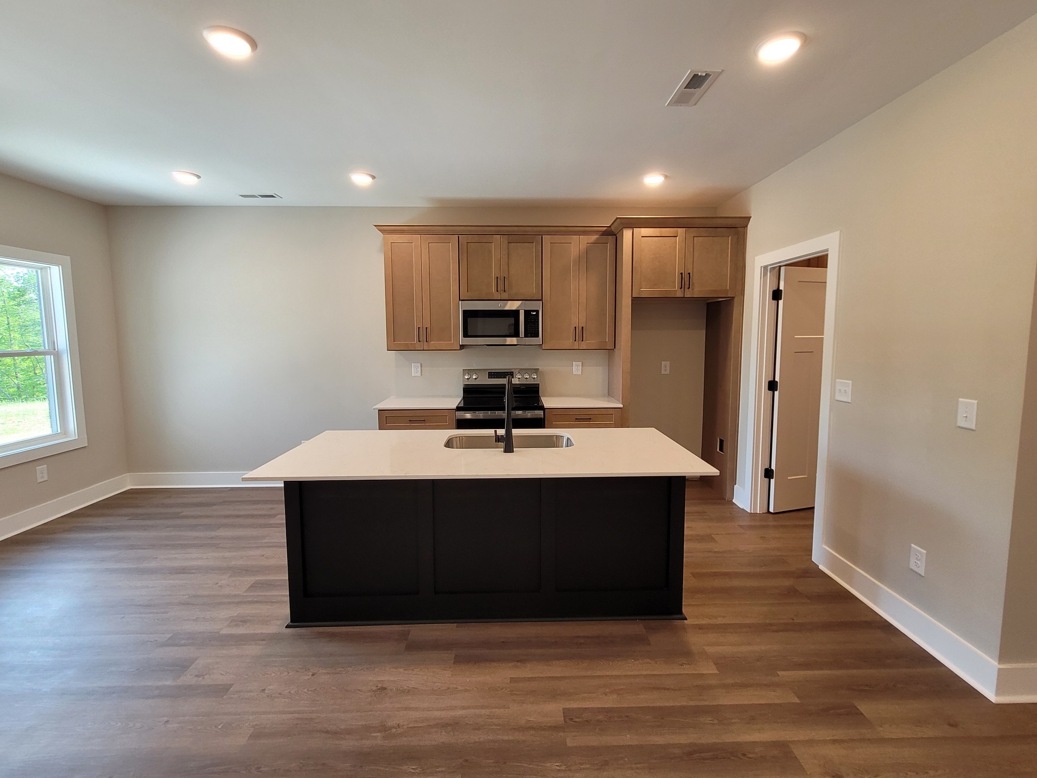 208 Sandalwood Way Property Photo 6