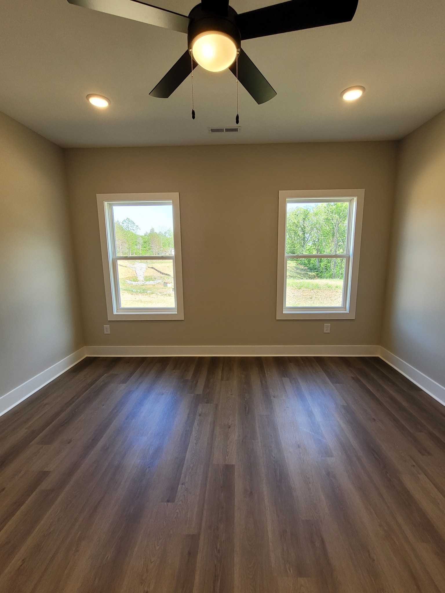 208 Sandalwood Way Property Photo 8