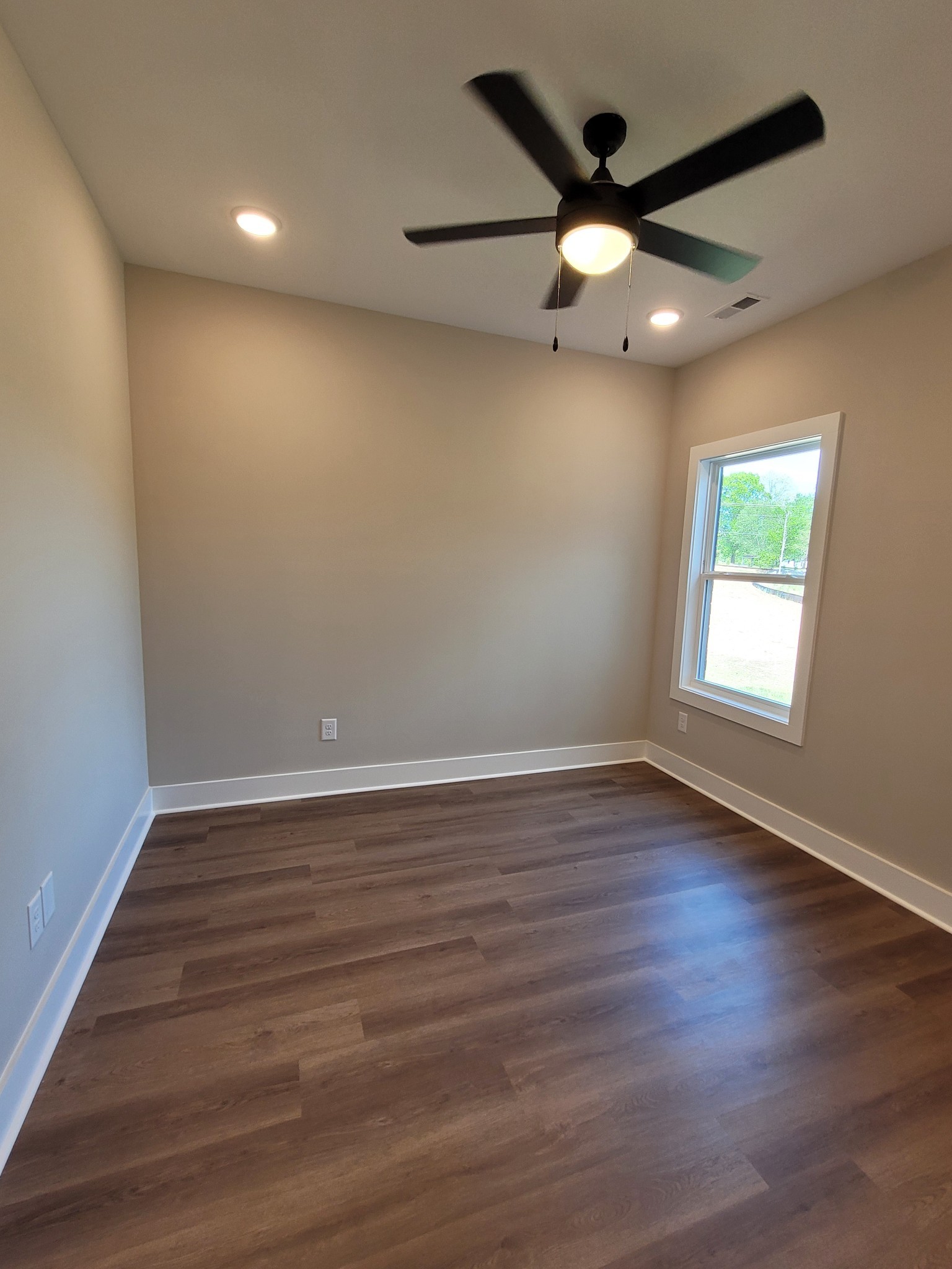 208 Sandalwood Way Property Photo 24