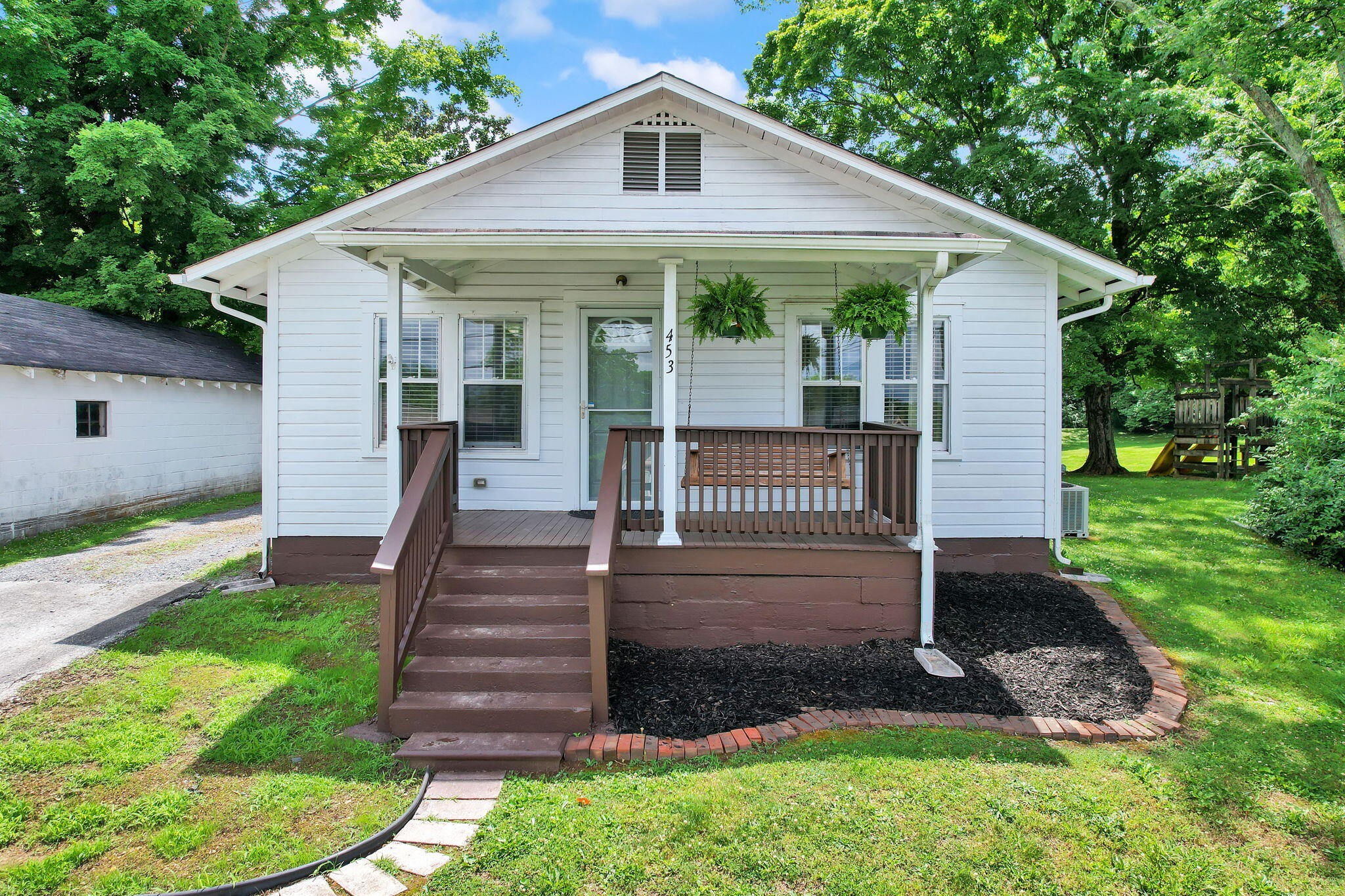 453 Crest Drive, Sw Property Photo 1