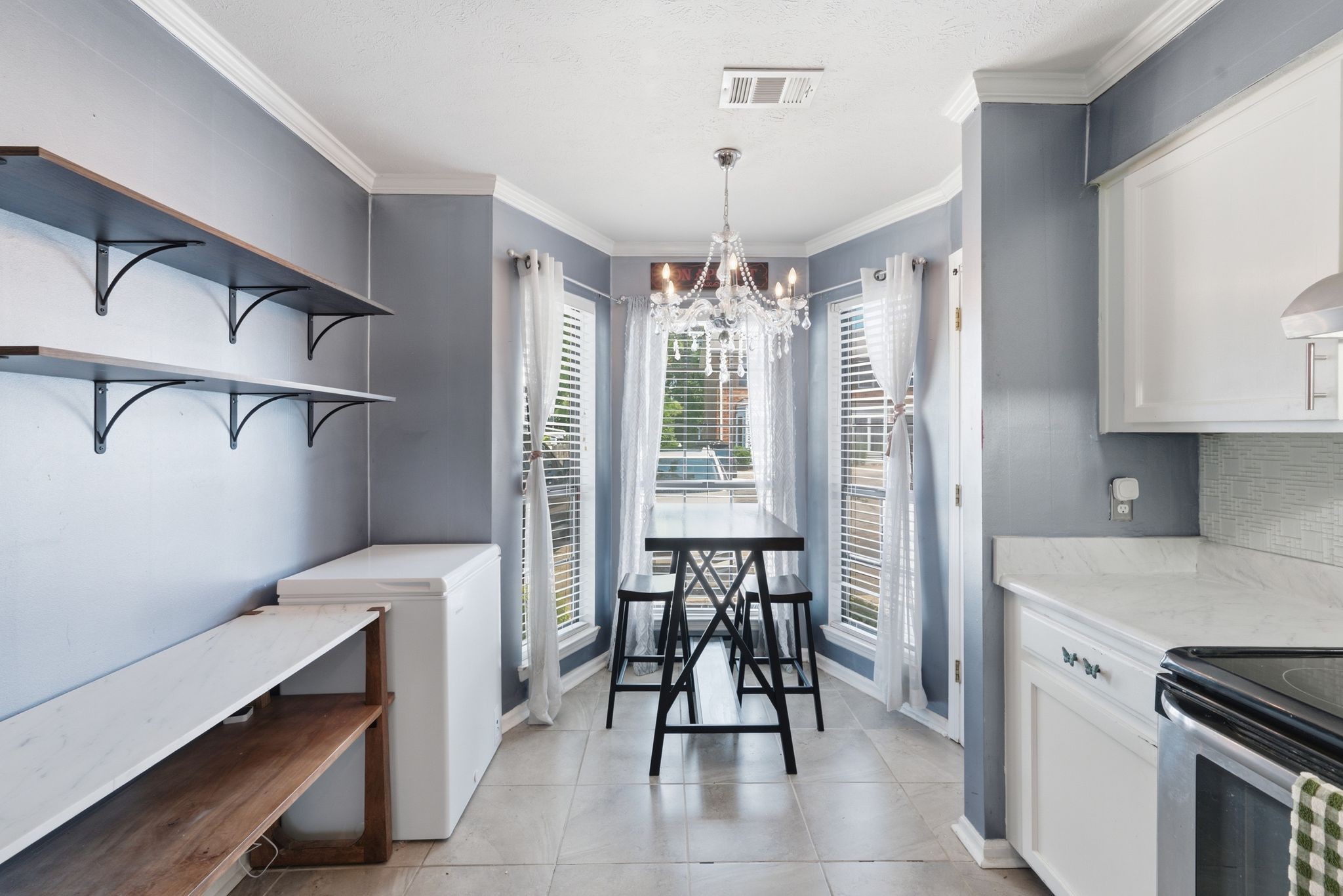 453 Claircrest Dr Property Photo 6