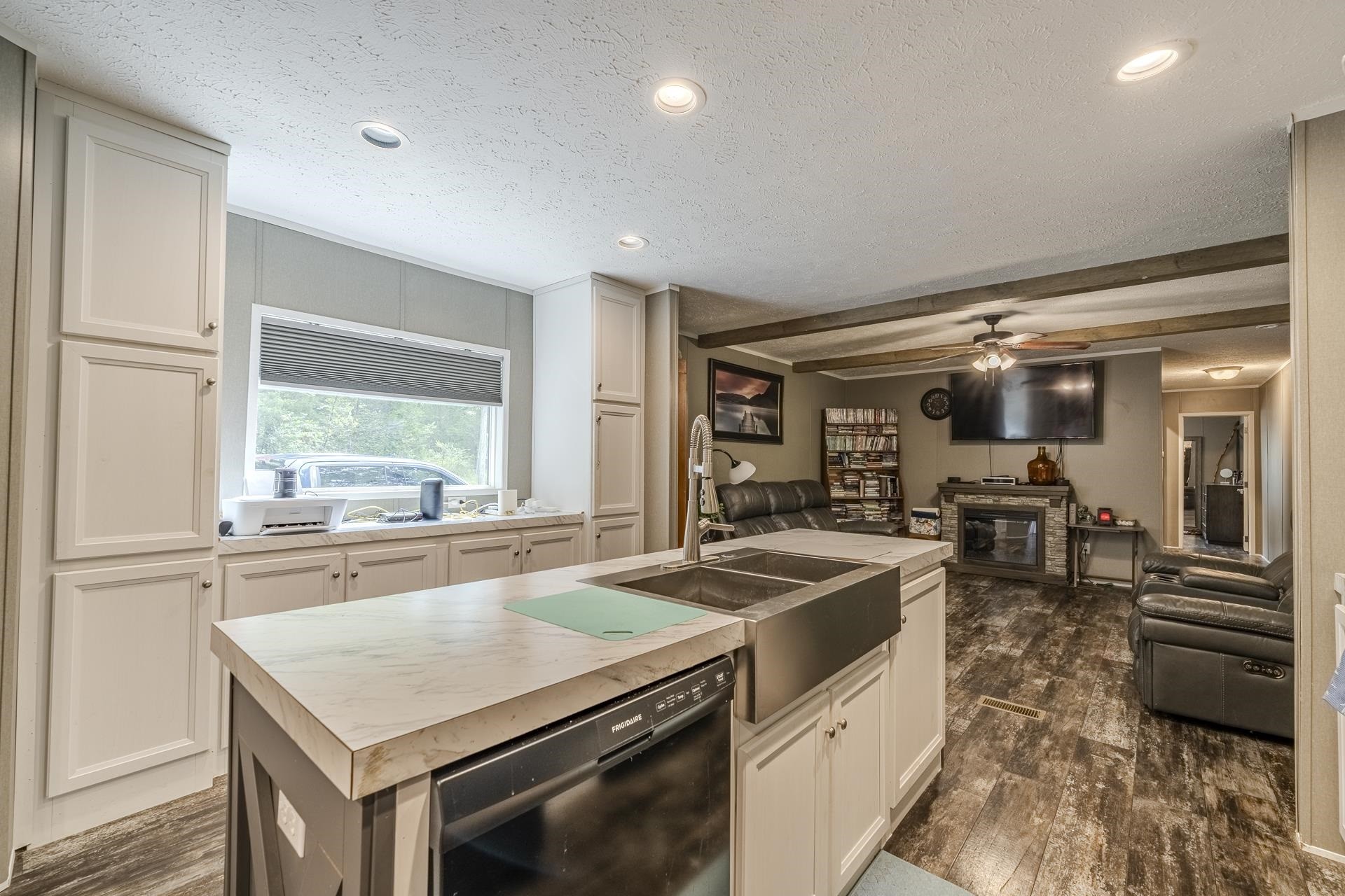 311 Dew Drop Rd Property Photo 13