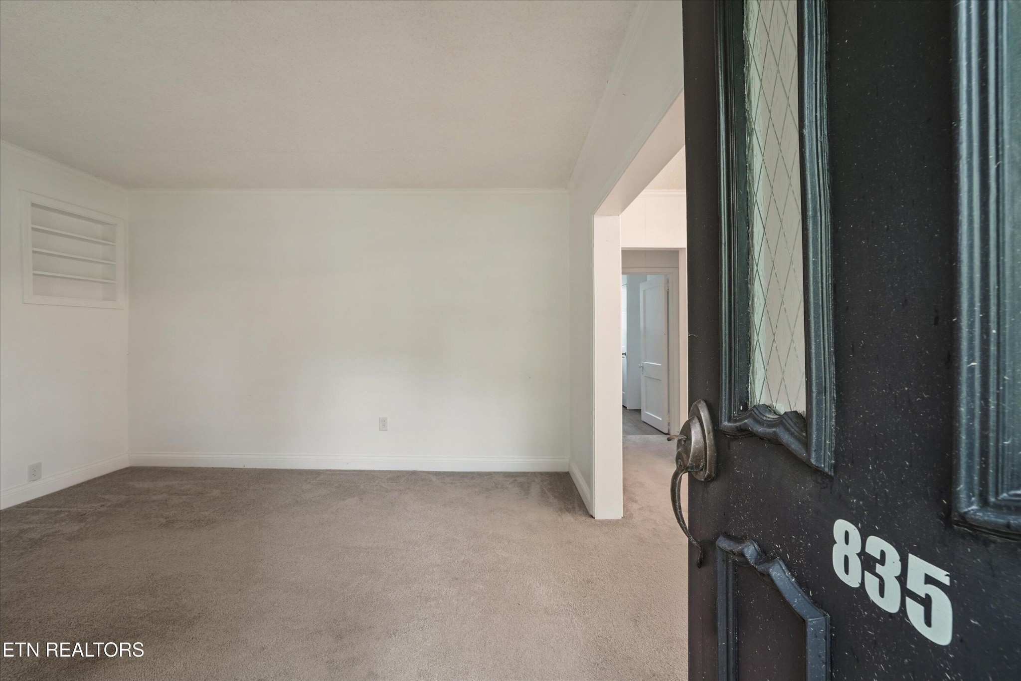 835 E Lincoln Rd Property Photo 6
