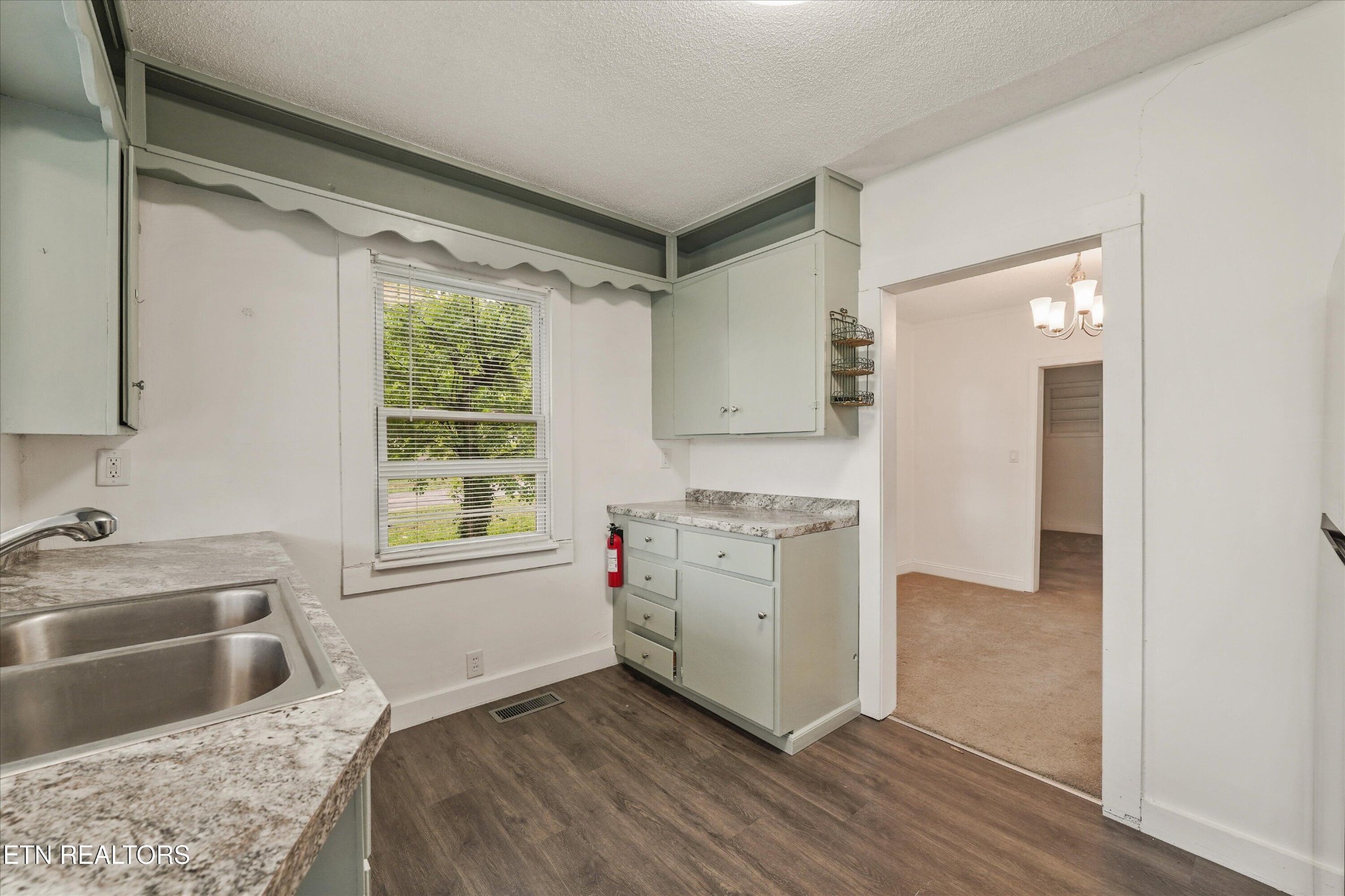 835 E Lincoln Rd Property Photo 14