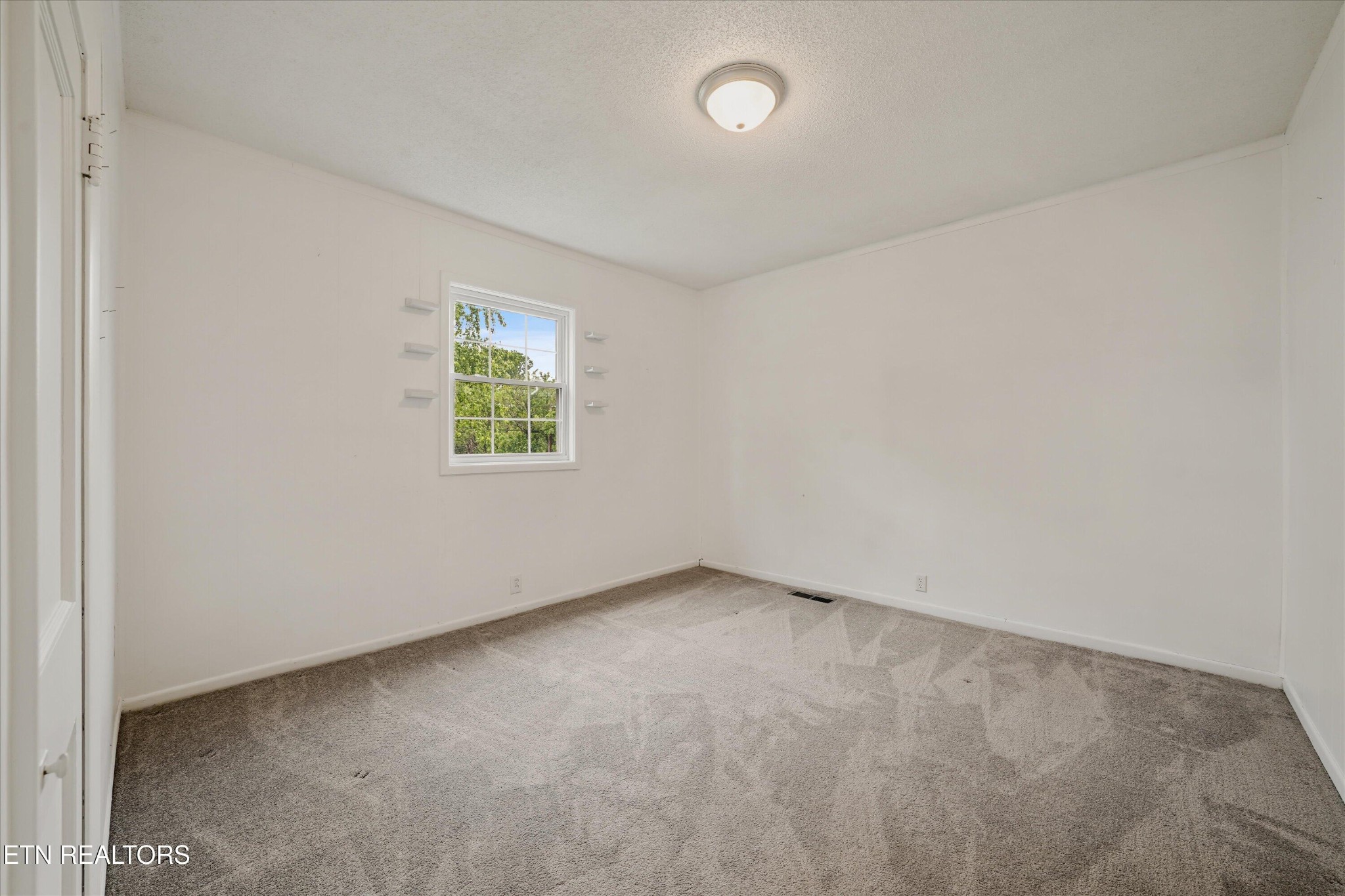 835 E Lincoln Rd Property Photo 15