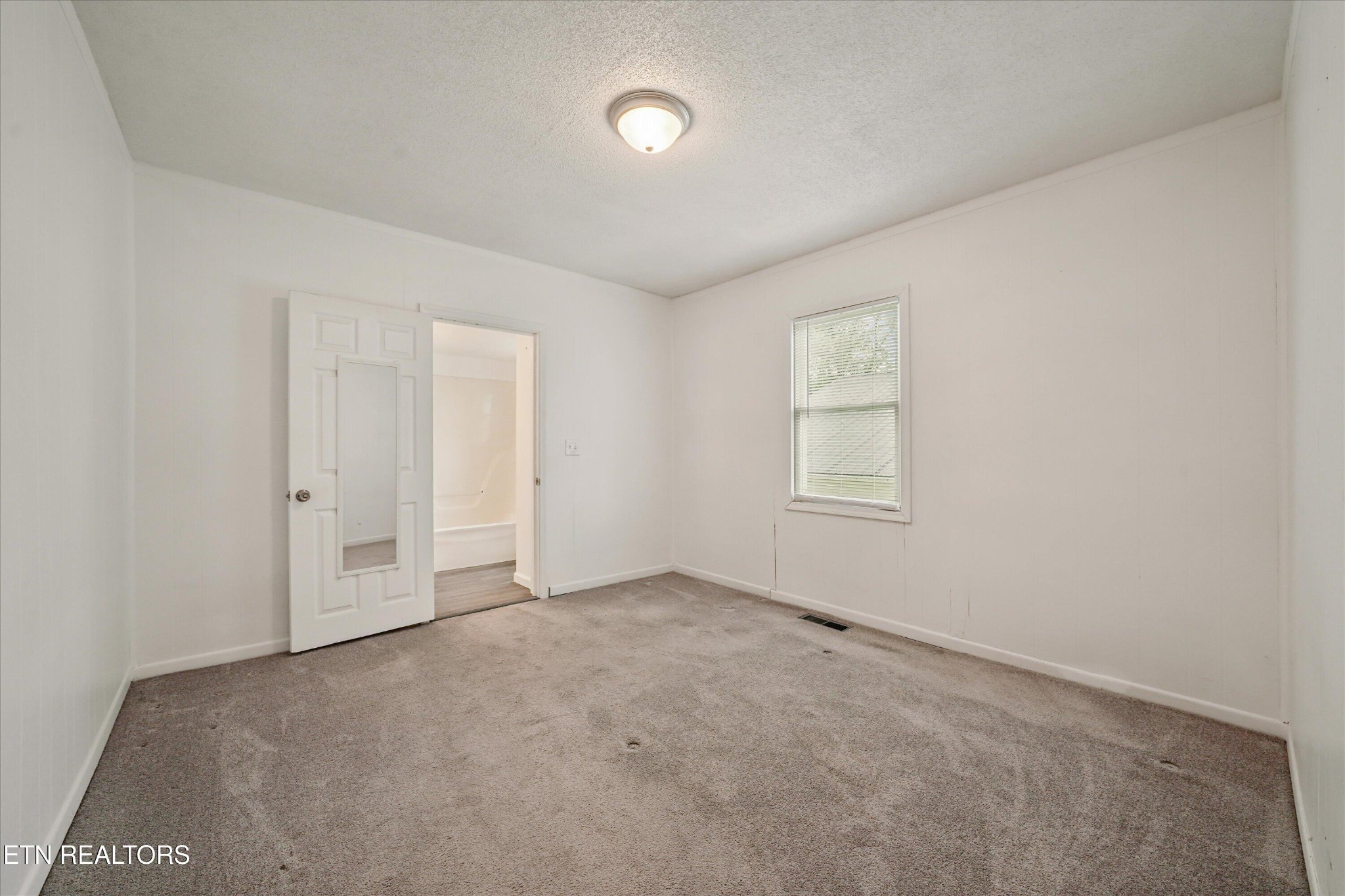835 E Lincoln Rd Property Photo 18