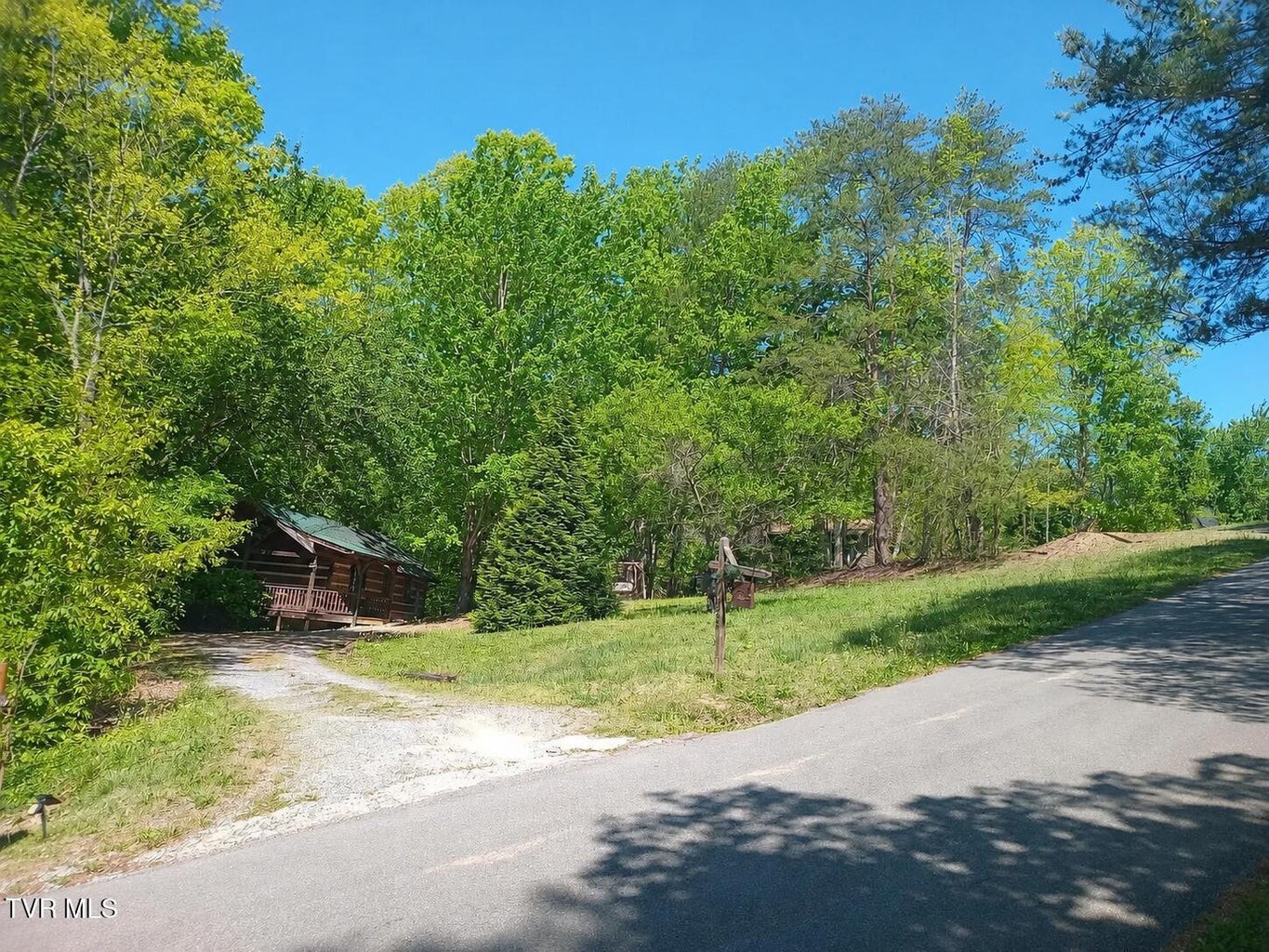 2208 Lake View Ln Property Photo 2