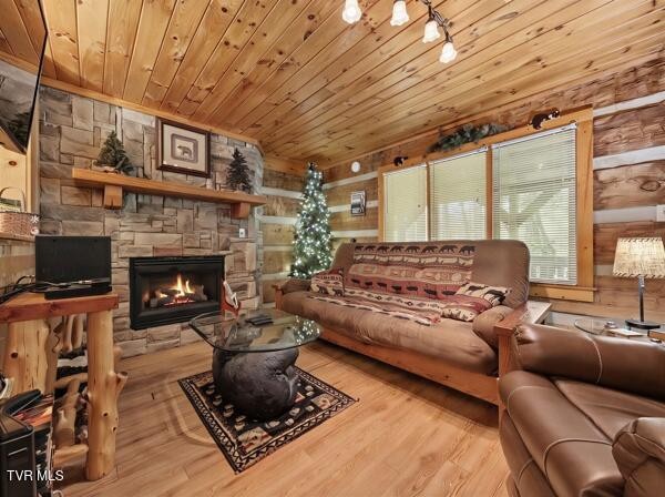 2208 Lake View Ln Property Photo 5