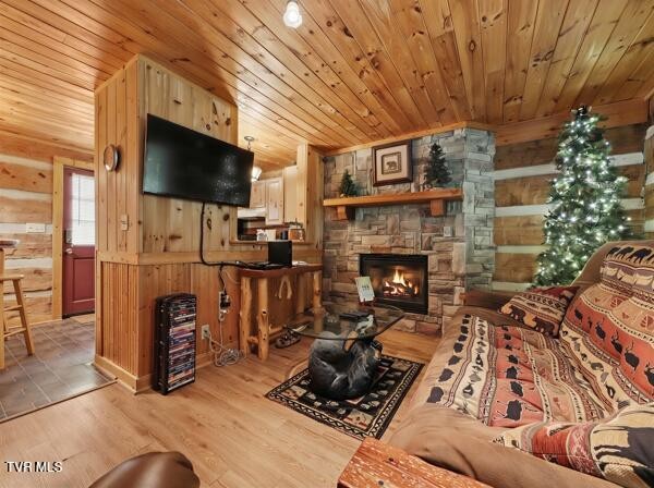 2208 Lake View Ln Property Photo 8