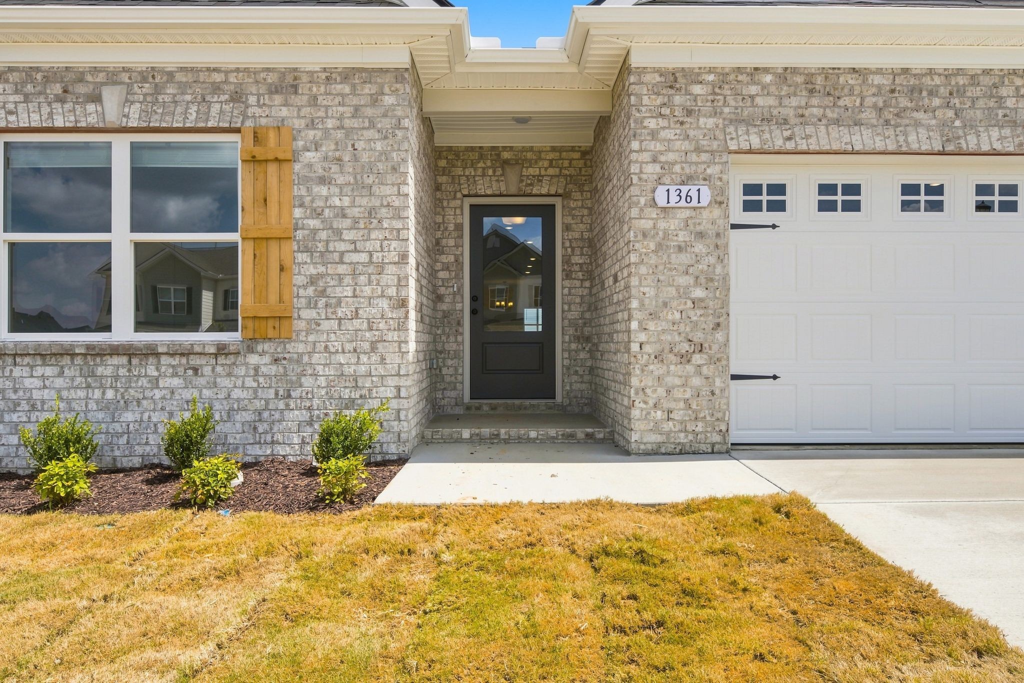 1361 English Oak Drive Property Photo 4