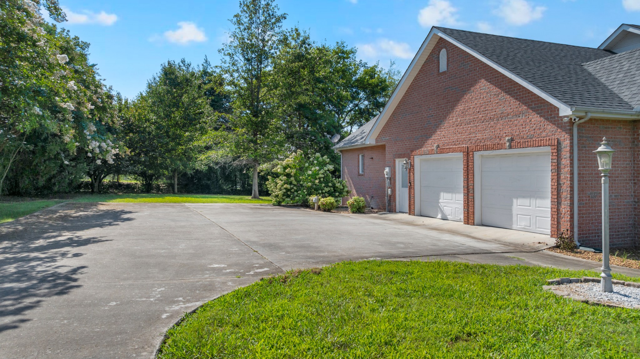 451 Bell Dr, W Property Photo 3