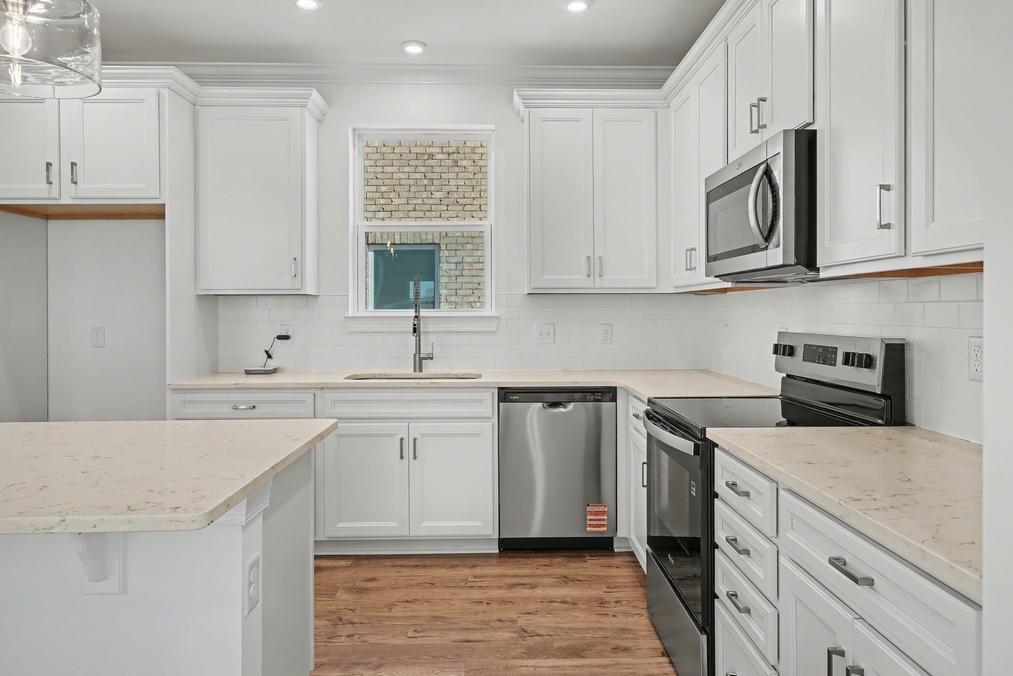 1208 Wallace Way Property Photo 8
