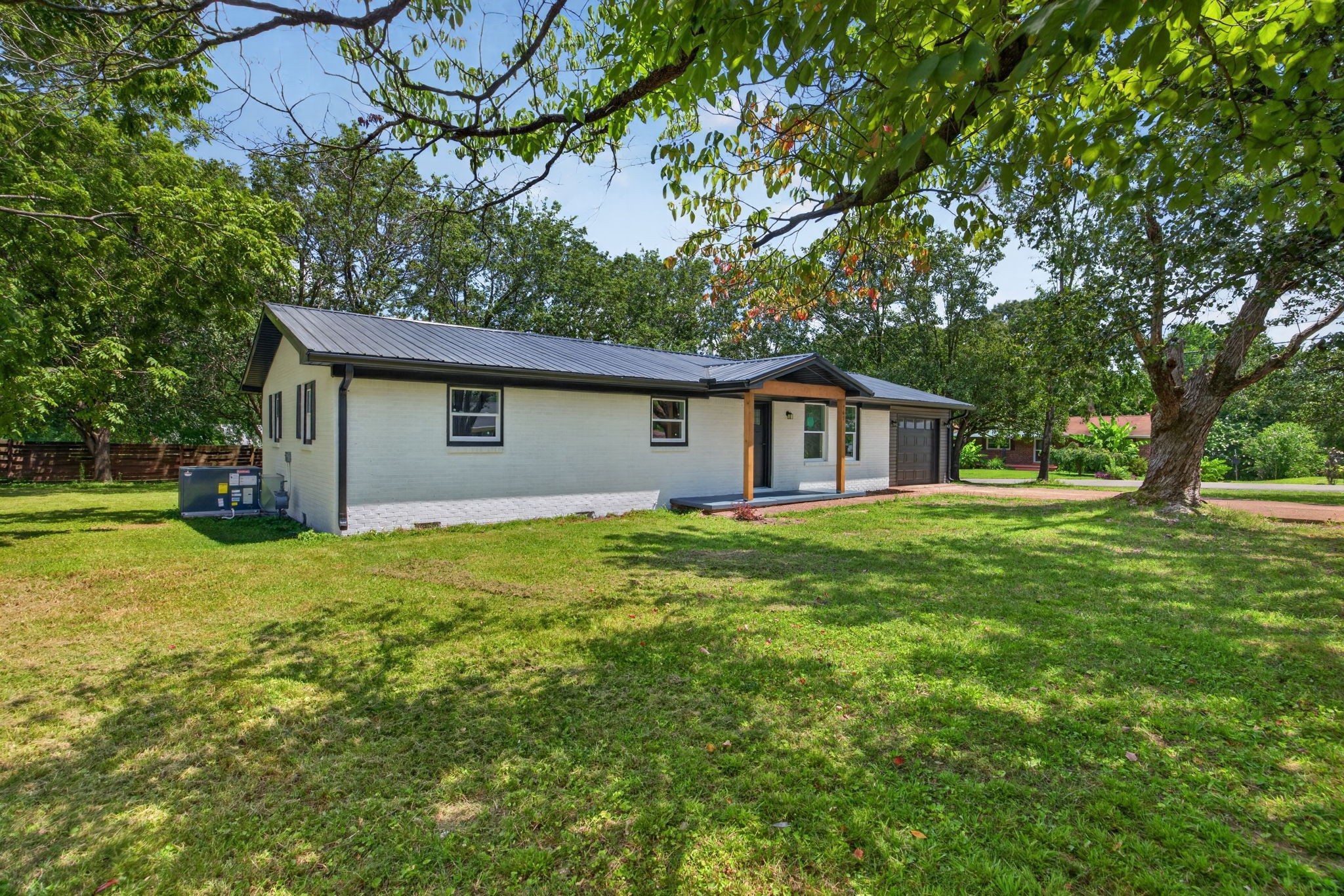 761 Iris St Property Photo 1