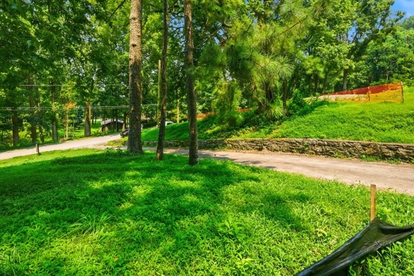 1045 Balmoral Dr Property Photo 12