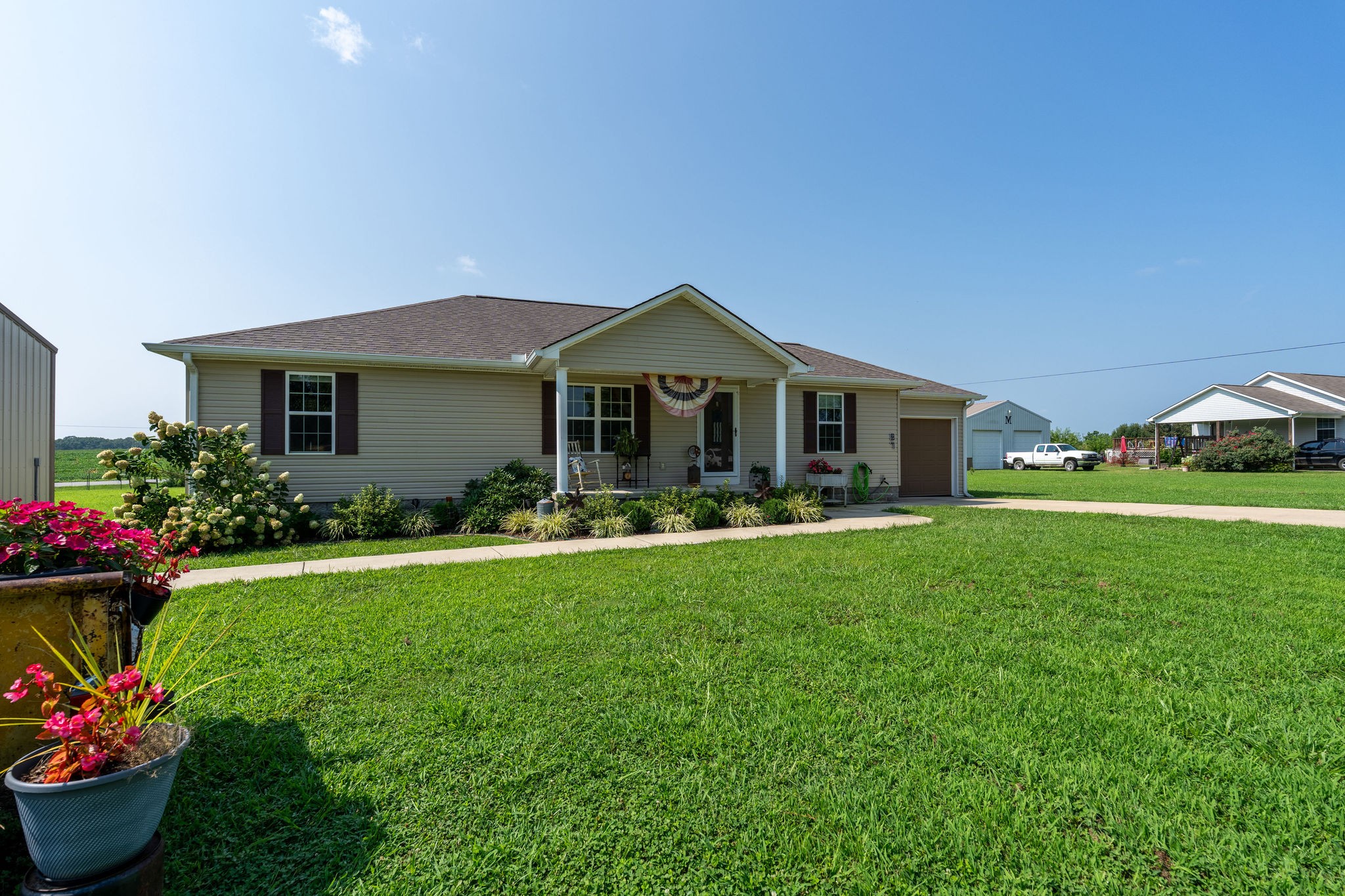 97 Brace Loop Property Photo 1