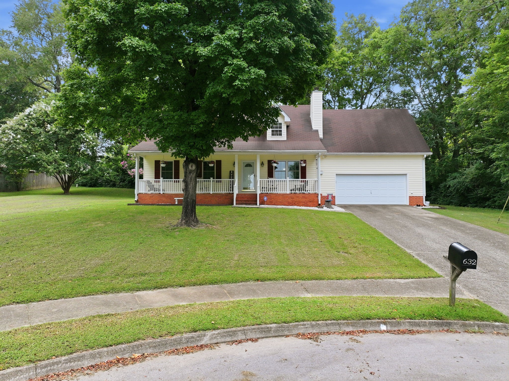 632 Glencoe Ct Property Photo 3