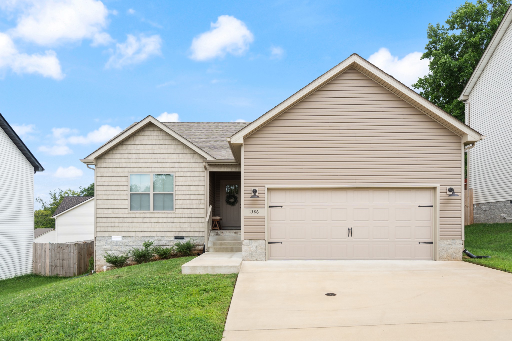 1386 Isaiah Dr Property Photo 1