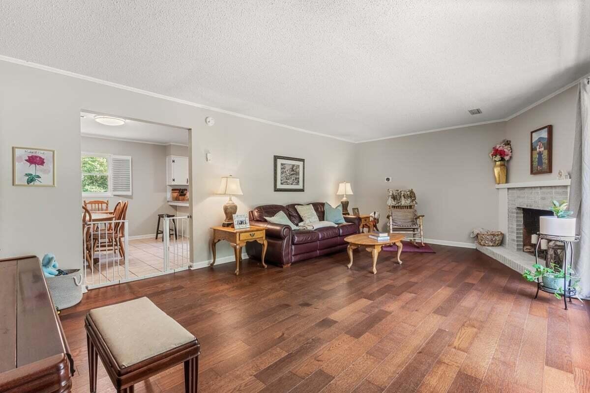 1234 Millard Street Property Photo 4