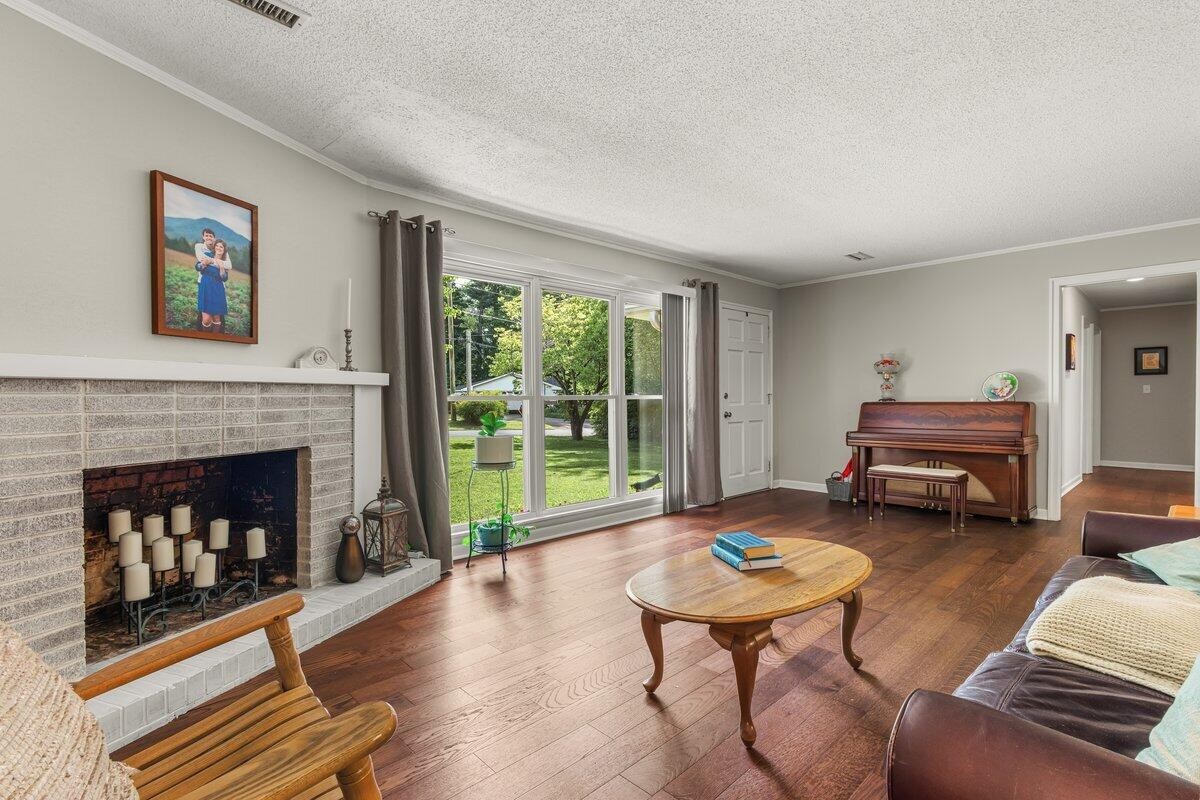 1234 Millard Street Property Photo 5